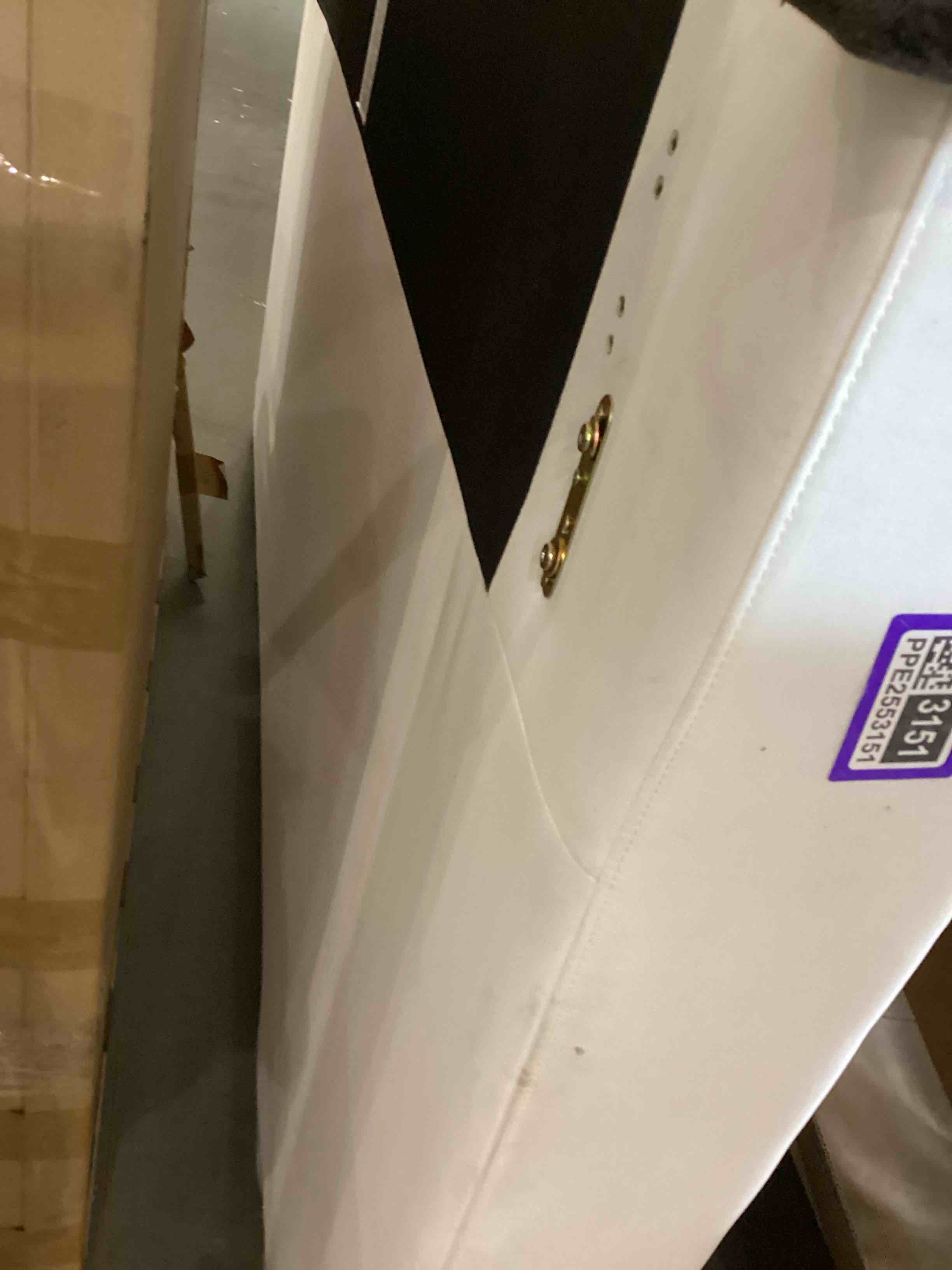 https://s3.amazonaws.com/lotting-images-prod/bidfta/PPE2553151_1753454215404.jpeg
