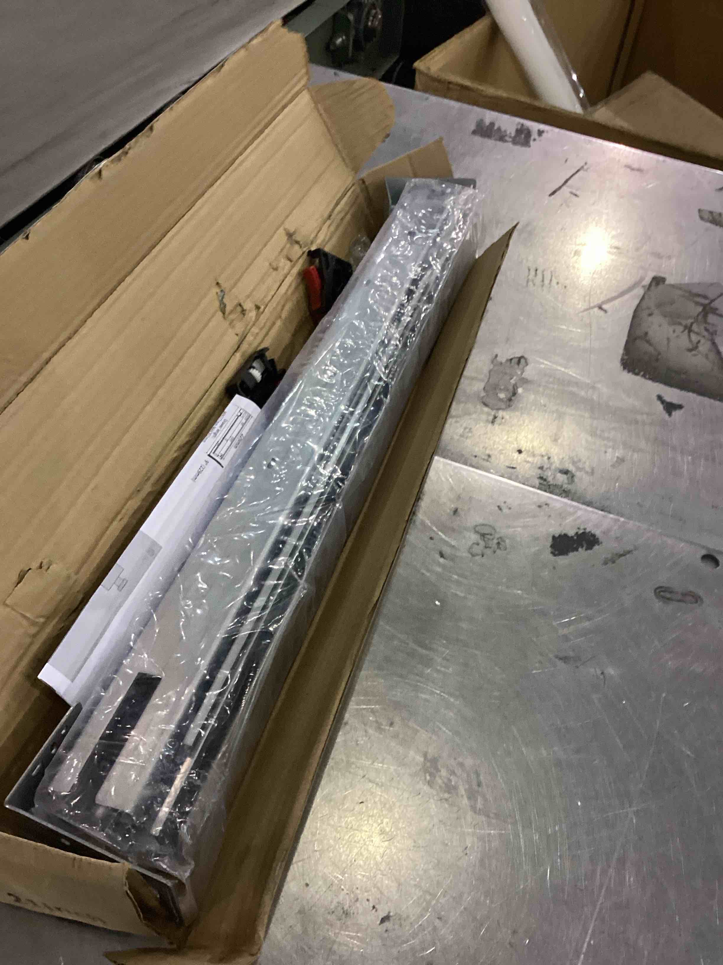 https://s3.amazonaws.com/lotting-images-prod/bidfta/PPE2555016_1753352936125.jpeg