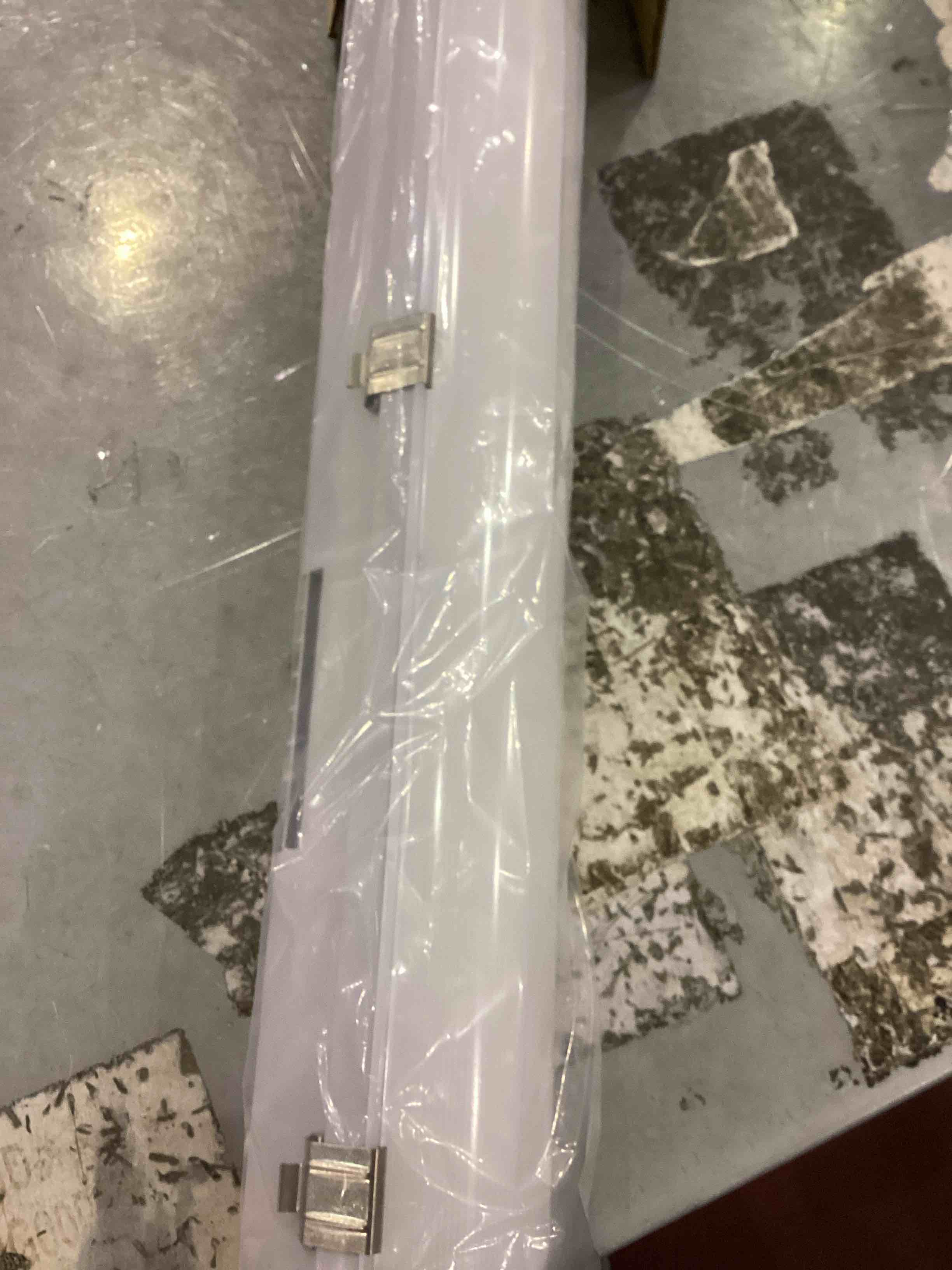 https://s3.amazonaws.com/lotting-images-prod/bidfta/PPE2555112_1753354399518.jpeg