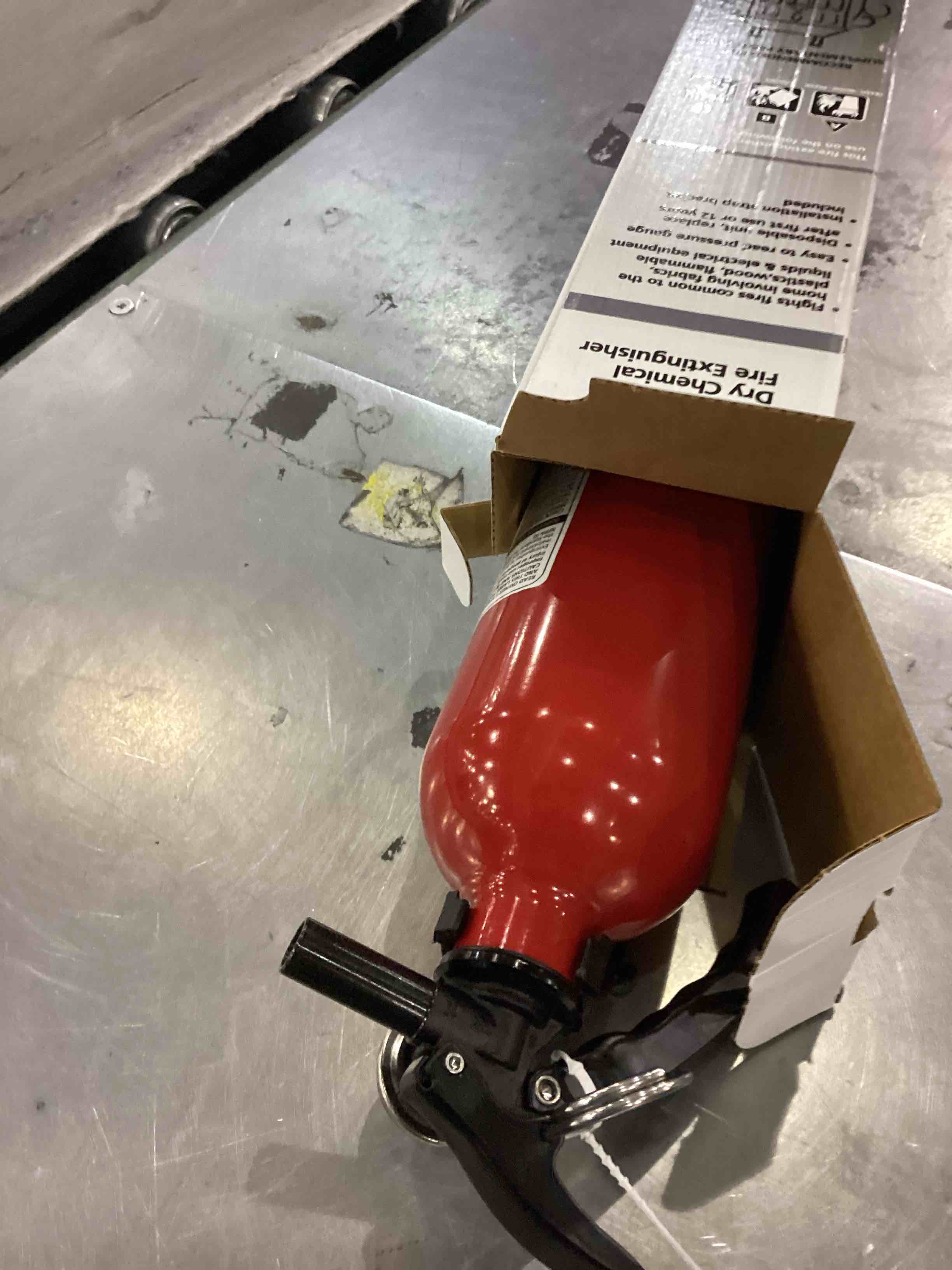https://s3.amazonaws.com/lotting-images-prod/bidfta/PPE2555236_1753356353648.jpeg