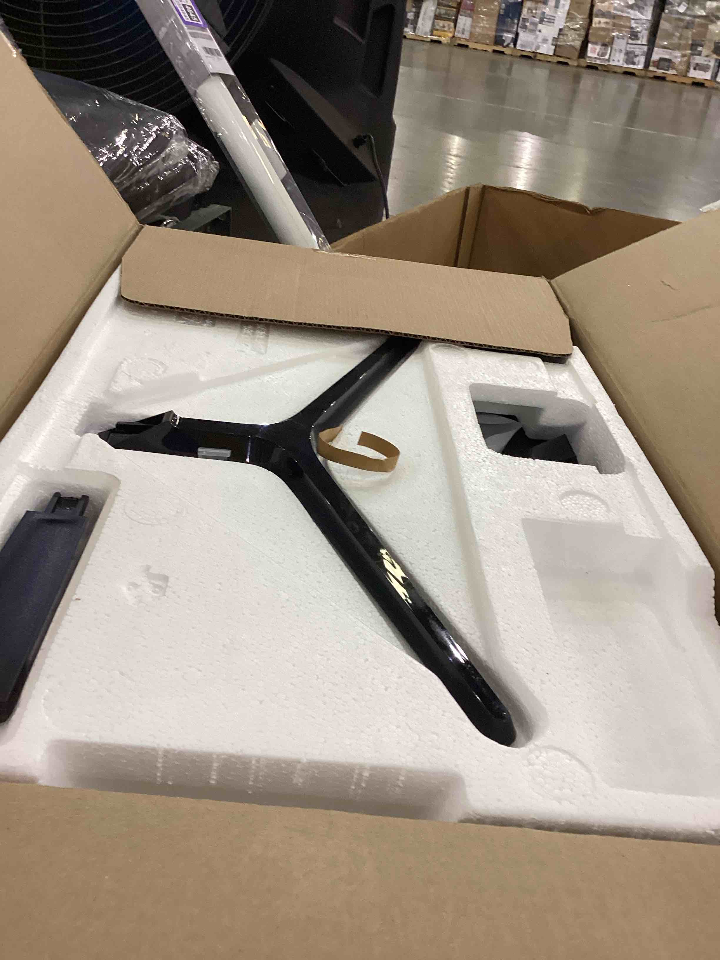 https://s3.amazonaws.com/lotting-images-prod/bidfta/PPE2555433_1753365493836.jpeg