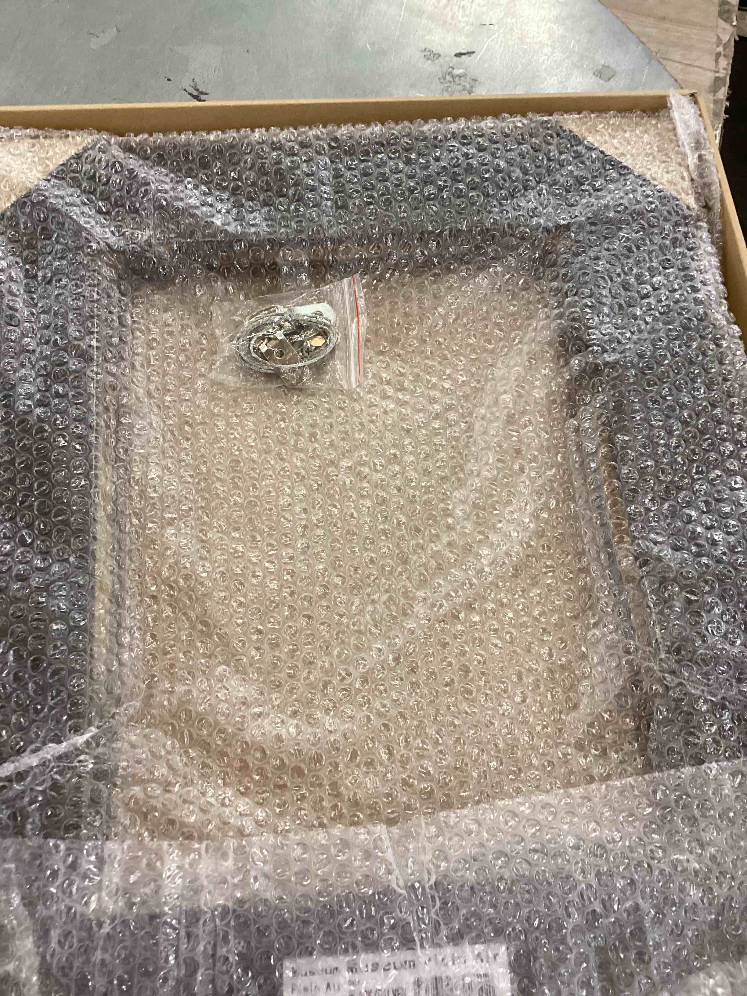 https://s3.amazonaws.com/lotting-images-prod/bidfta/PPE2555774_1753375470181.jpeg