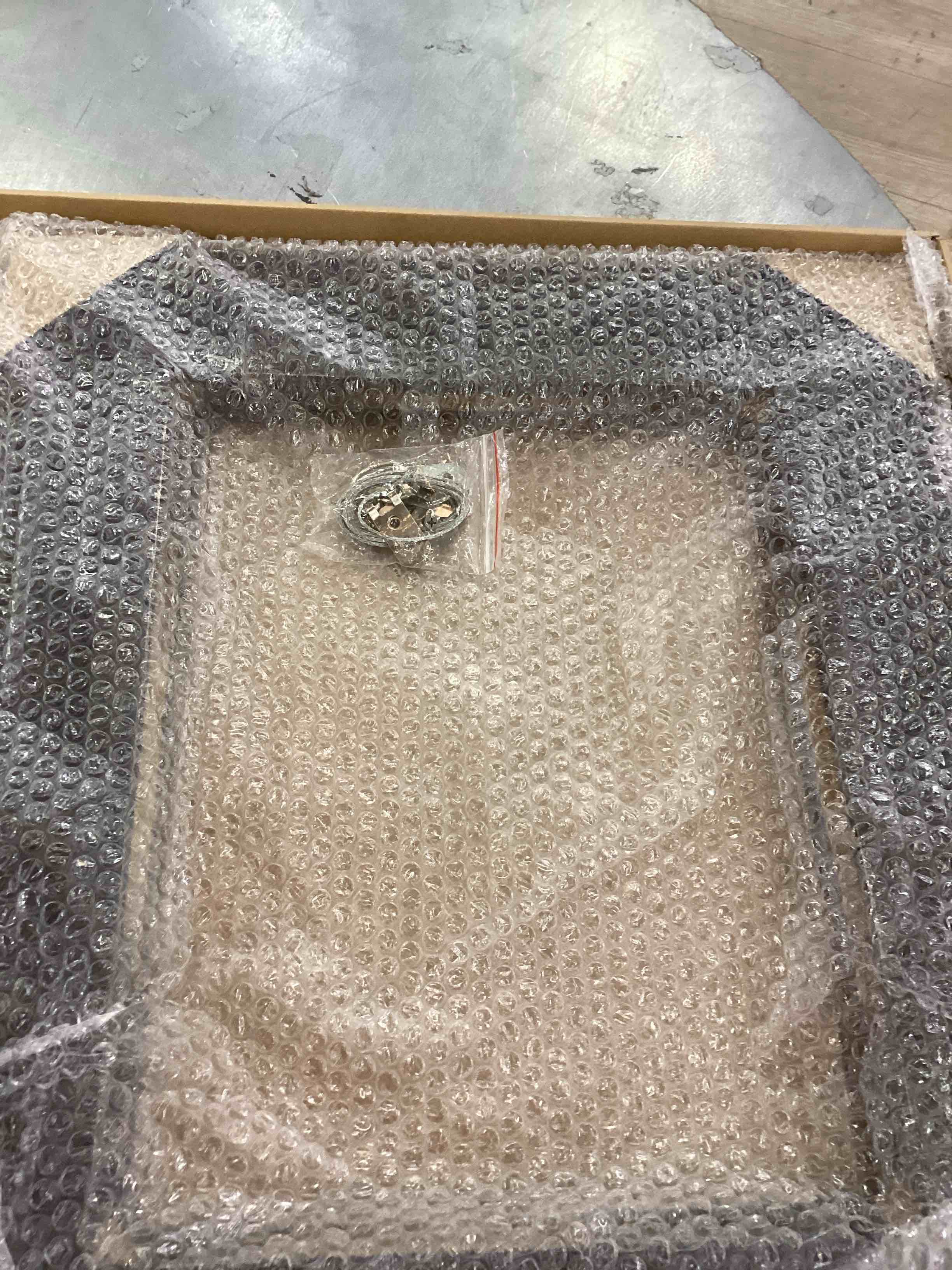 https://s3.amazonaws.com/lotting-images-prod/bidfta/PPE2555774_1753375474152.jpeg