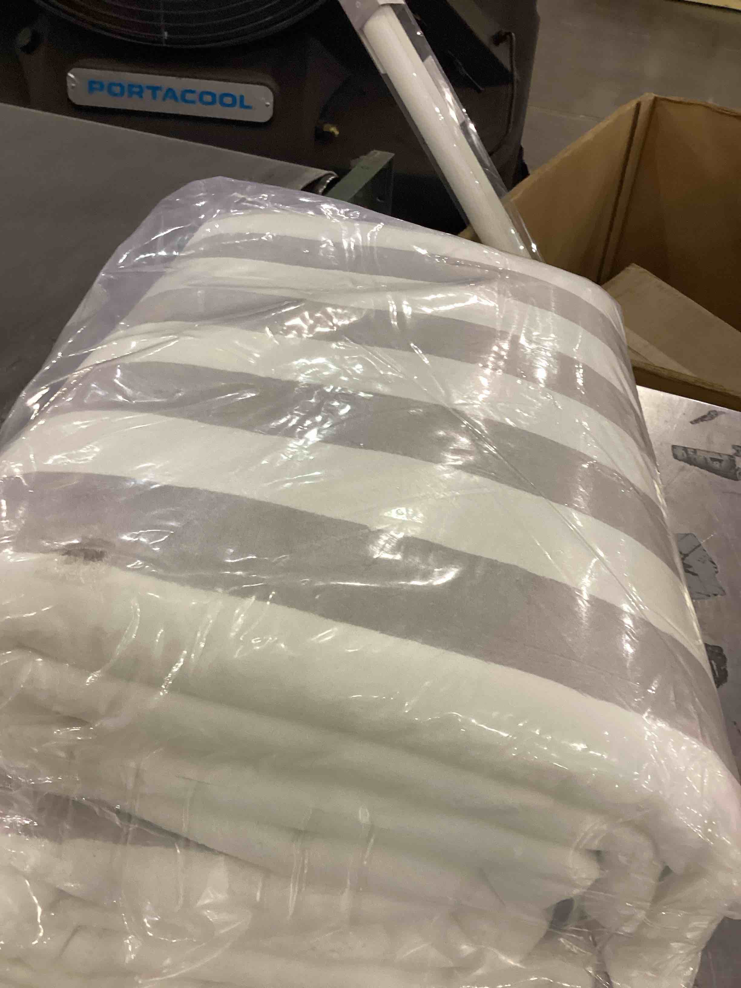 https://s3.amazonaws.com/lotting-images-prod/bidfta/PPE2555880_1753440630491.jpeg