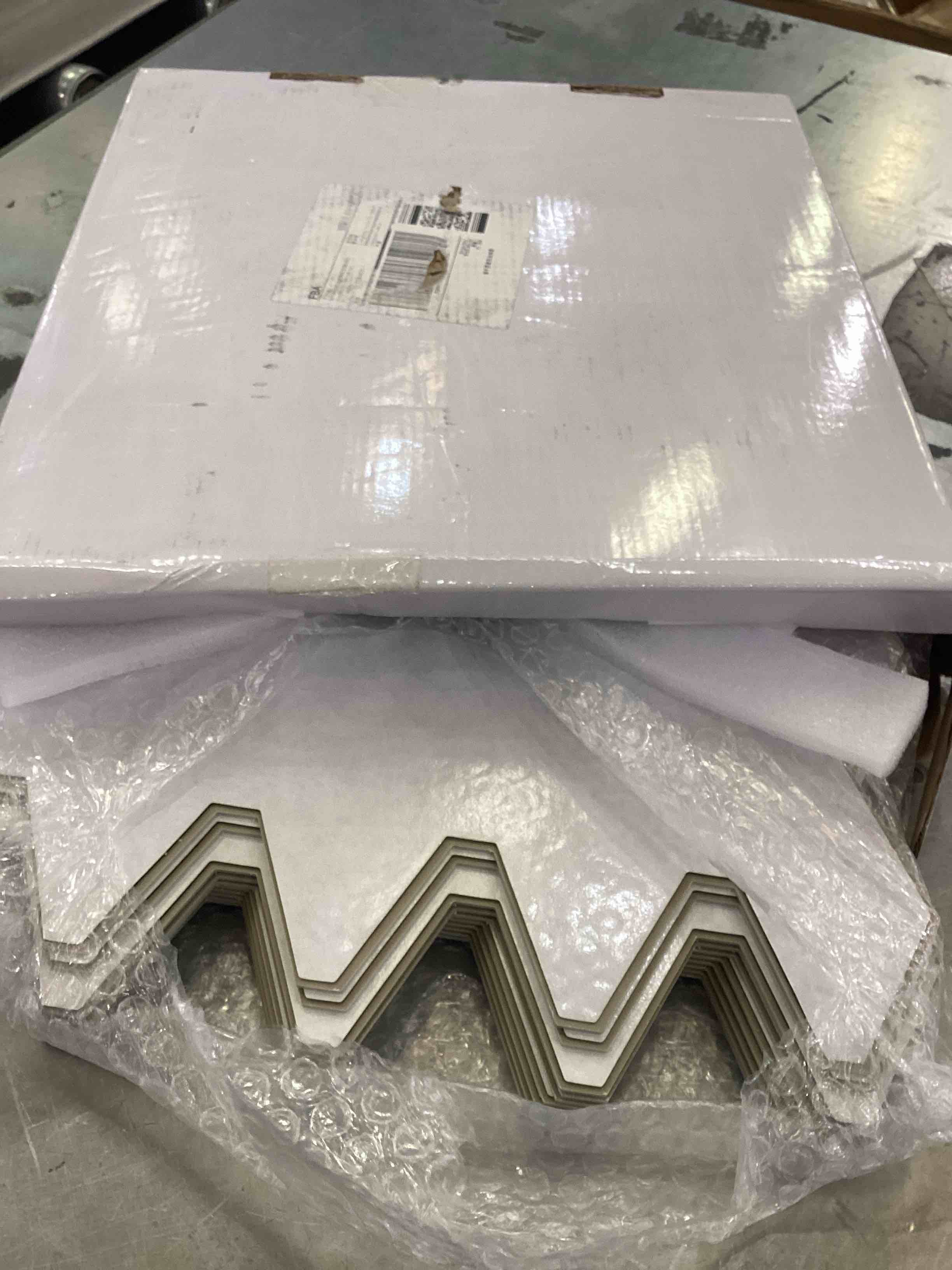 https://s3.amazonaws.com/lotting-images-prod/bidfta/PPE2555886_1753380045932.jpeg