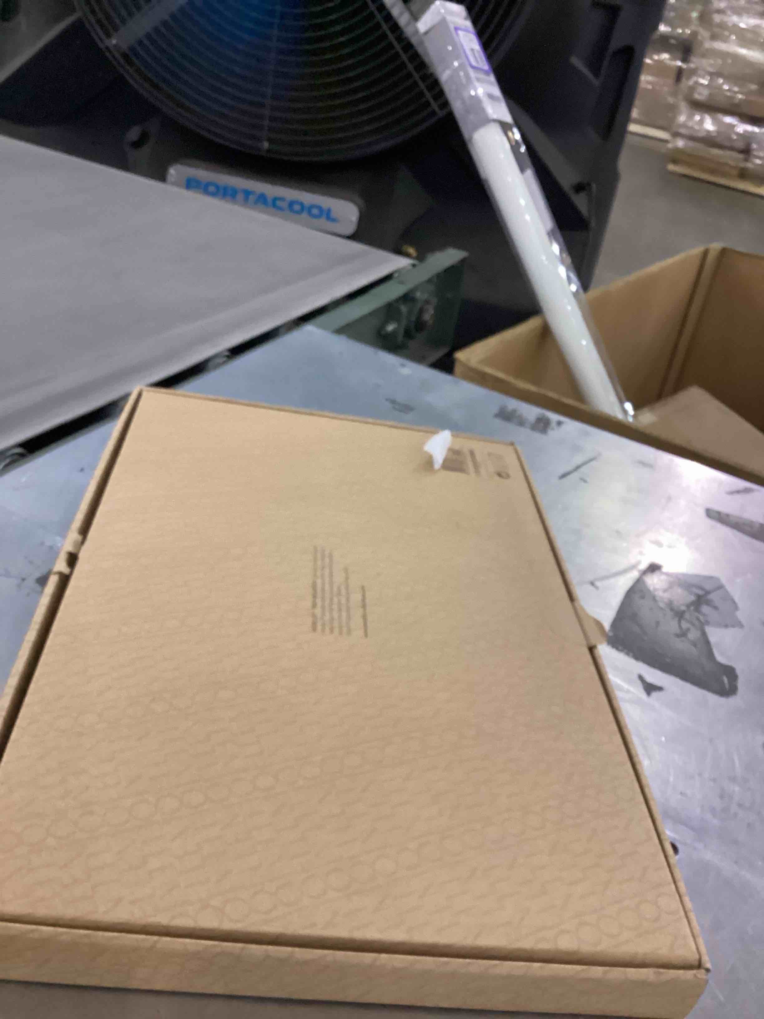 https://s3.amazonaws.com/lotting-images-prod/bidfta/PPE2556387_1753455405185.jpeg