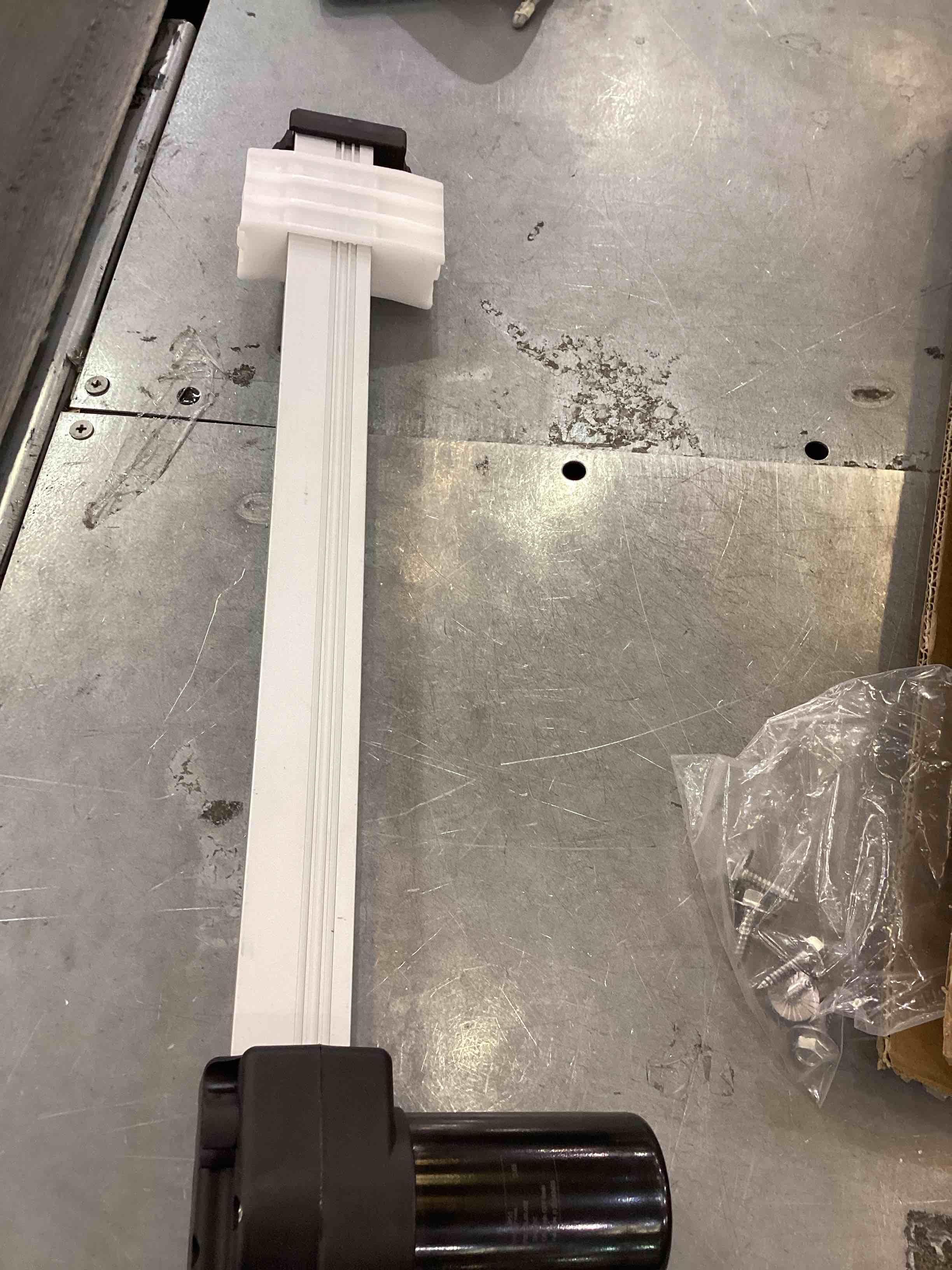 https://s3.amazonaws.com/lotting-images-prod/bidfta/PPE2556572_1753464020101.jpeg