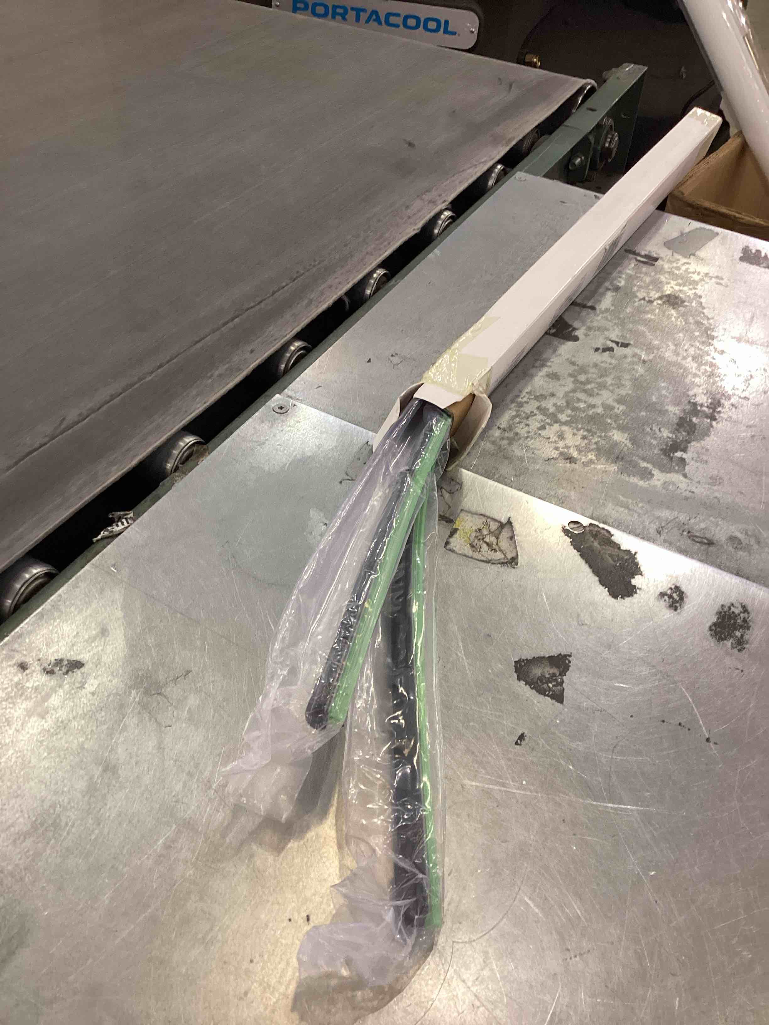 https://s3.amazonaws.com/lotting-images-prod/bidfta/PPE2556629_1753459986804.jpeg