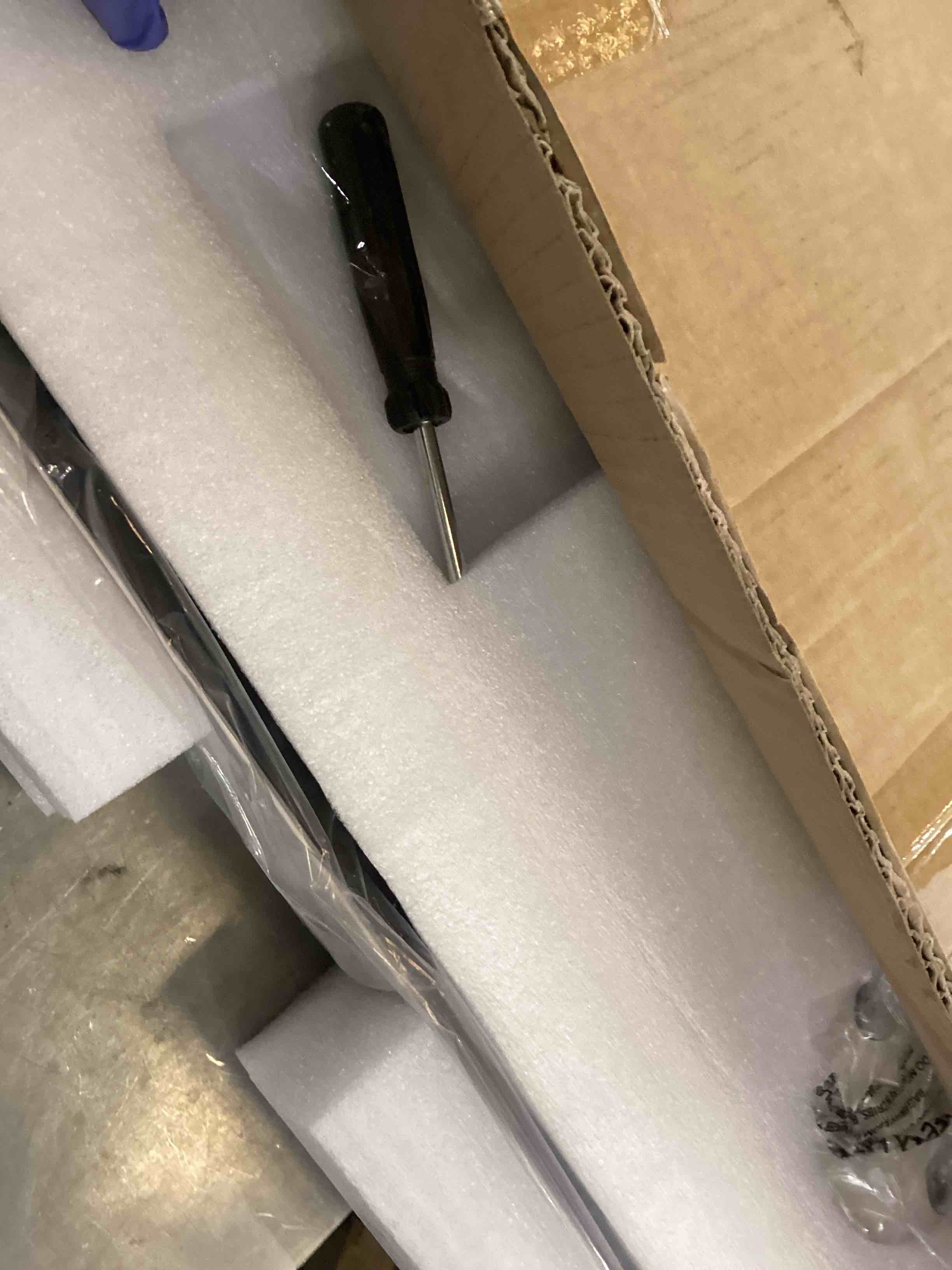 https://s3.amazonaws.com/lotting-images-prod/bidfta/PPE2557293_1752859934956.jpeg