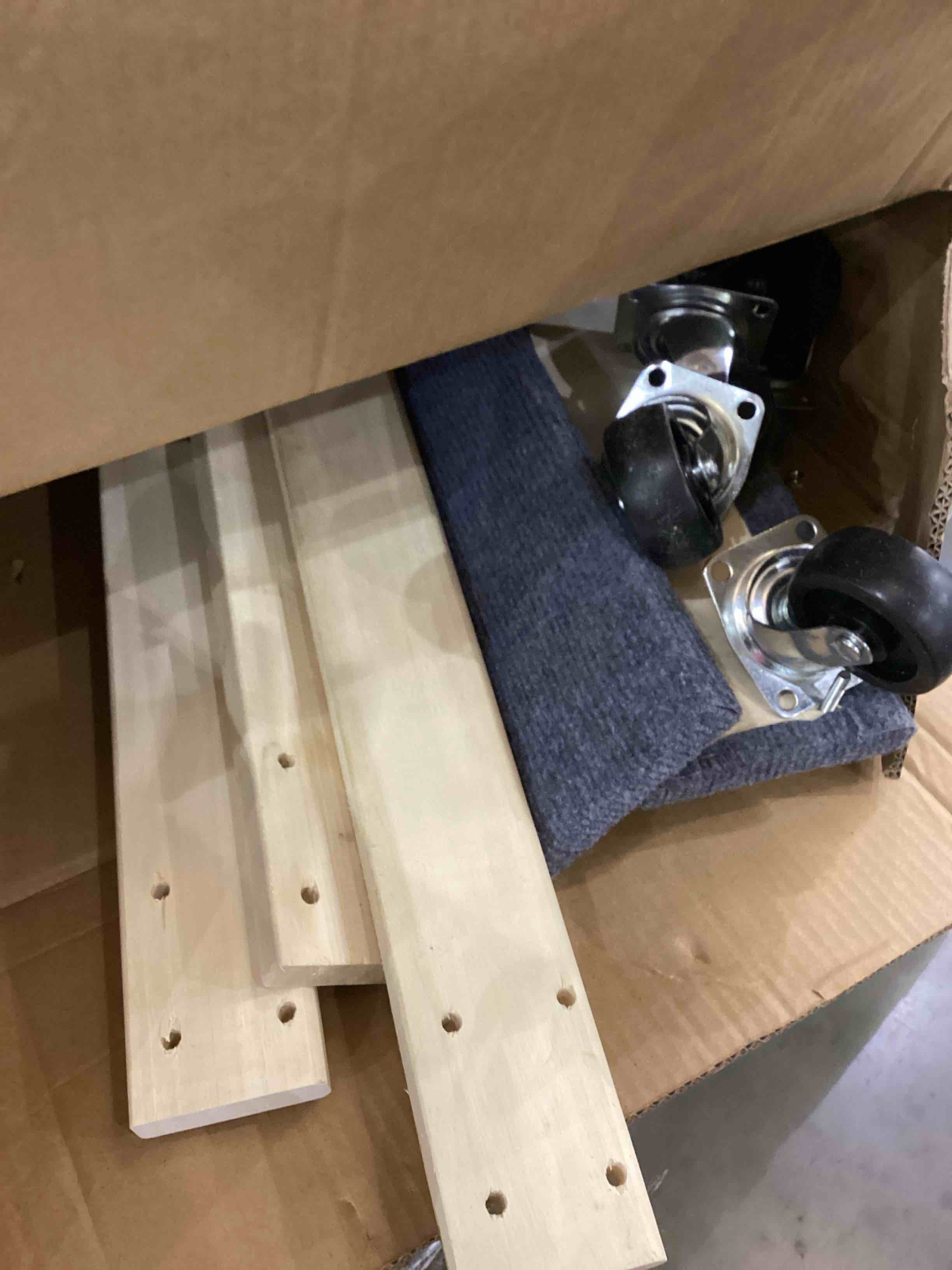 https://s3.amazonaws.com/lotting-images-prod/bidfta/PPE2557301_1752860334417.jpeg
