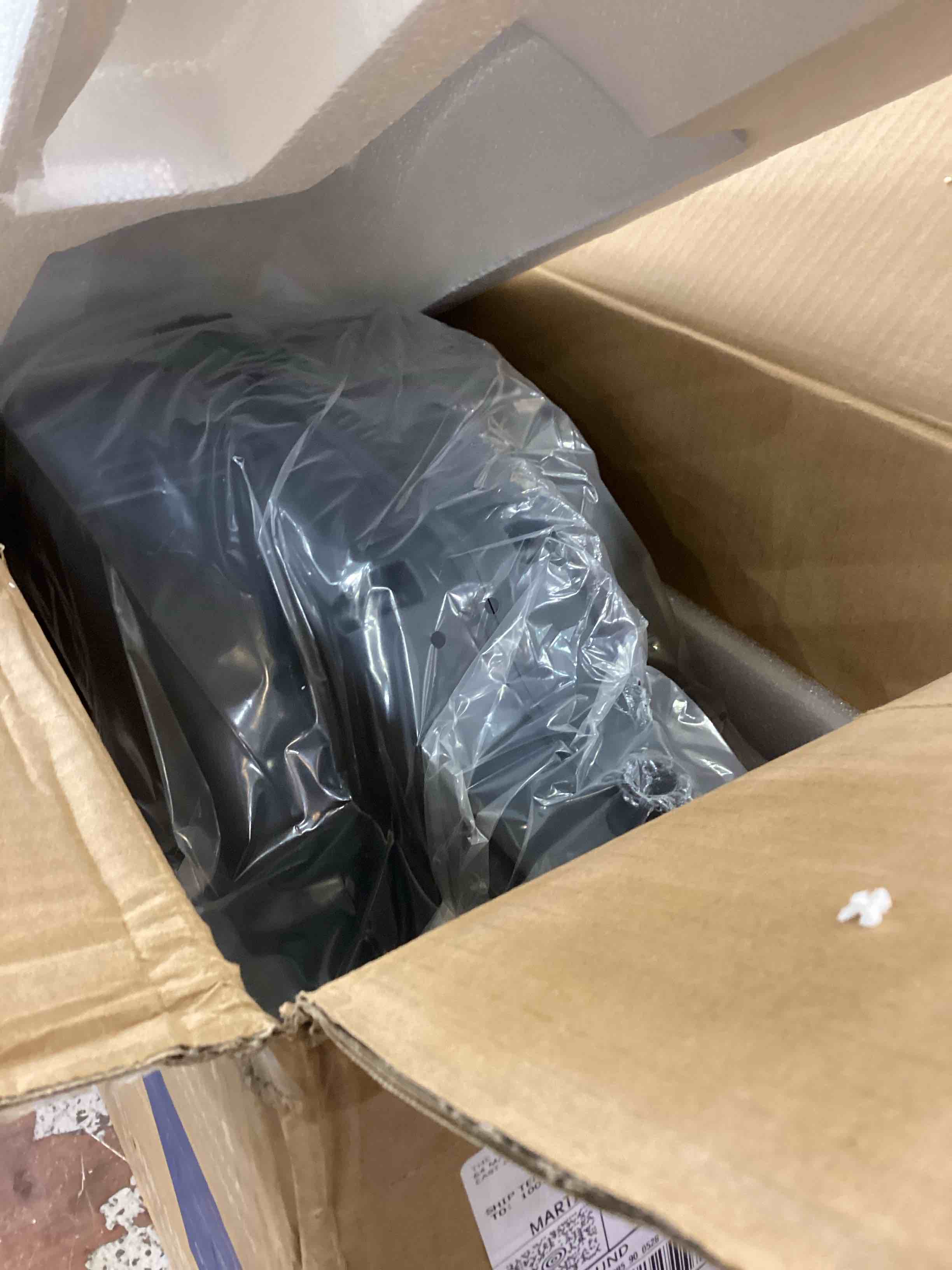 https://s3.amazonaws.com/lotting-images-prod/bidfta/PPE2557353_1752866041866.jpeg