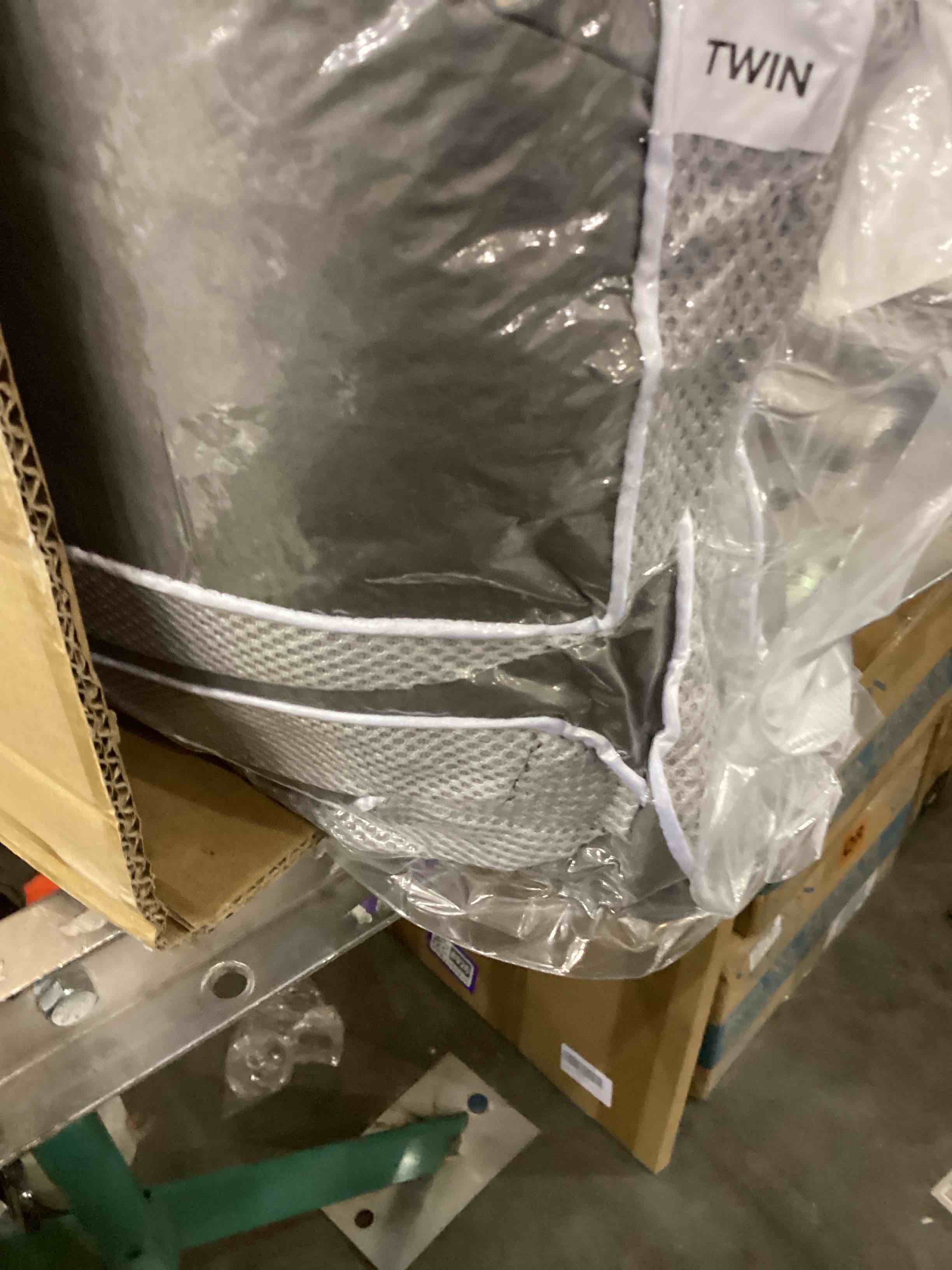 https://s3.amazonaws.com/lotting-images-prod/bidfta/PPE2558955_1753365527366.jpeg