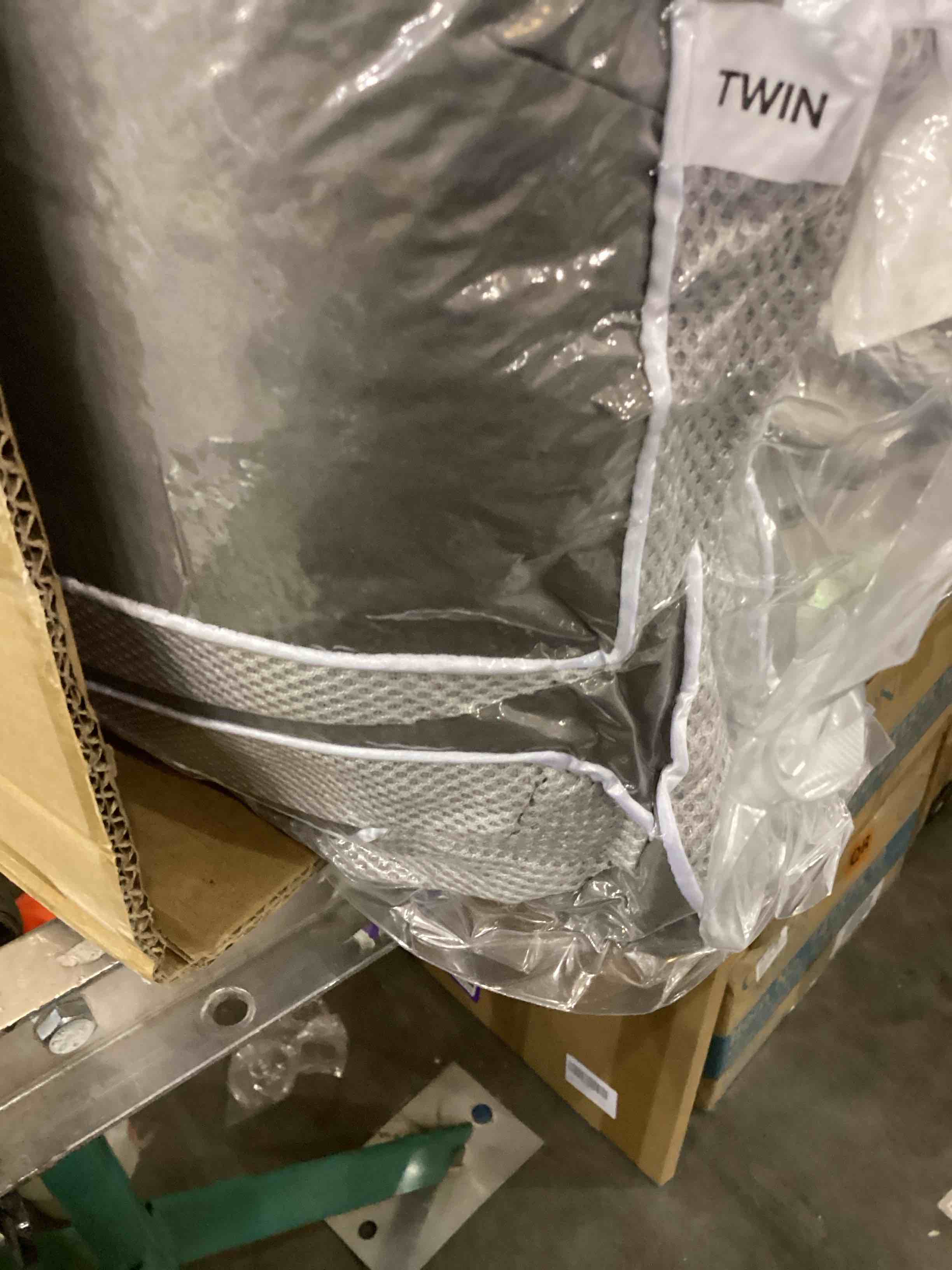https://s3.amazonaws.com/lotting-images-prod/bidfta/PPE2558955_1753365528310.jpeg