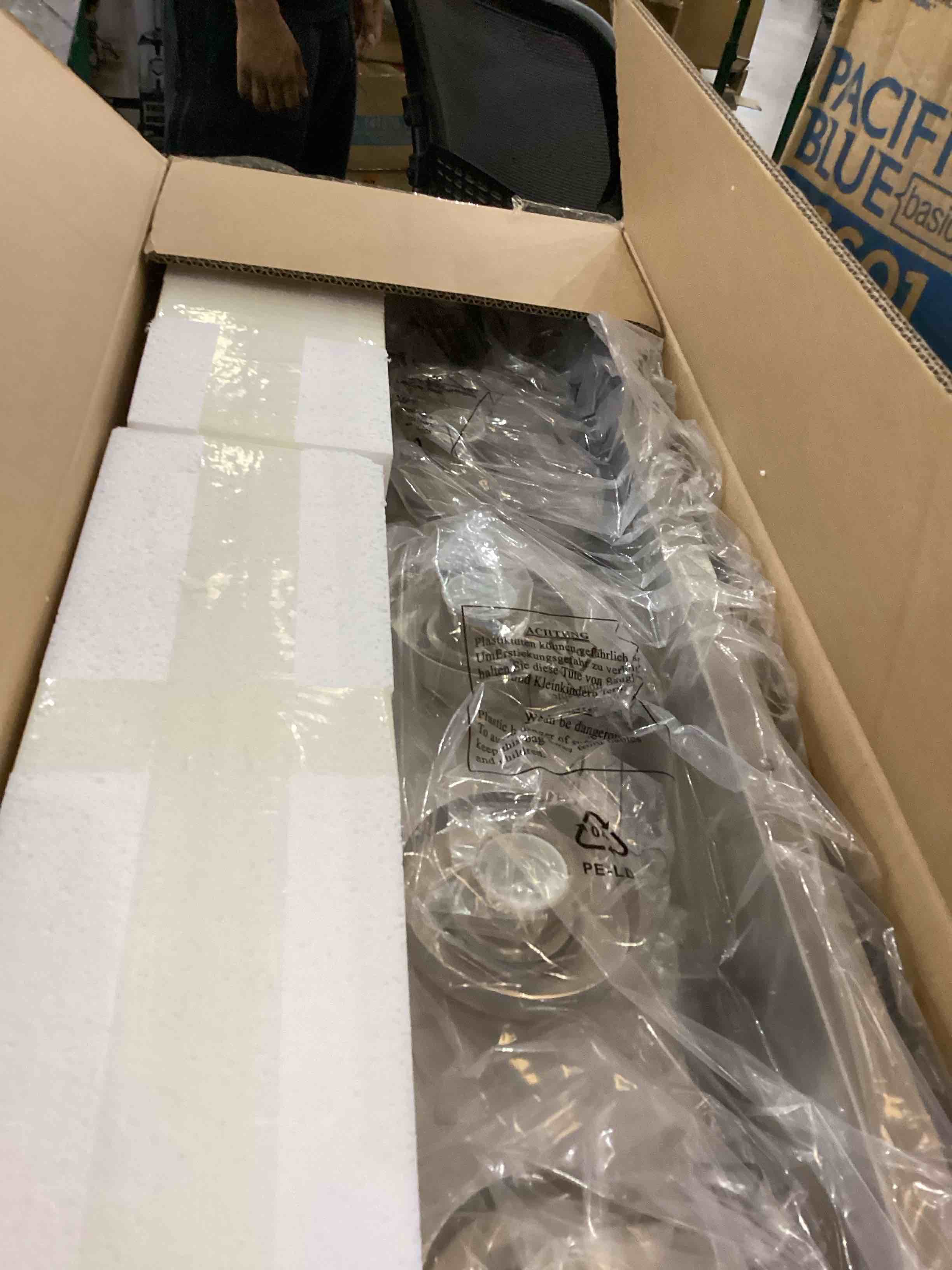 https://s3.amazonaws.com/lotting-images-prod/bidfta/PPE2559635_1753453583010.jpeg