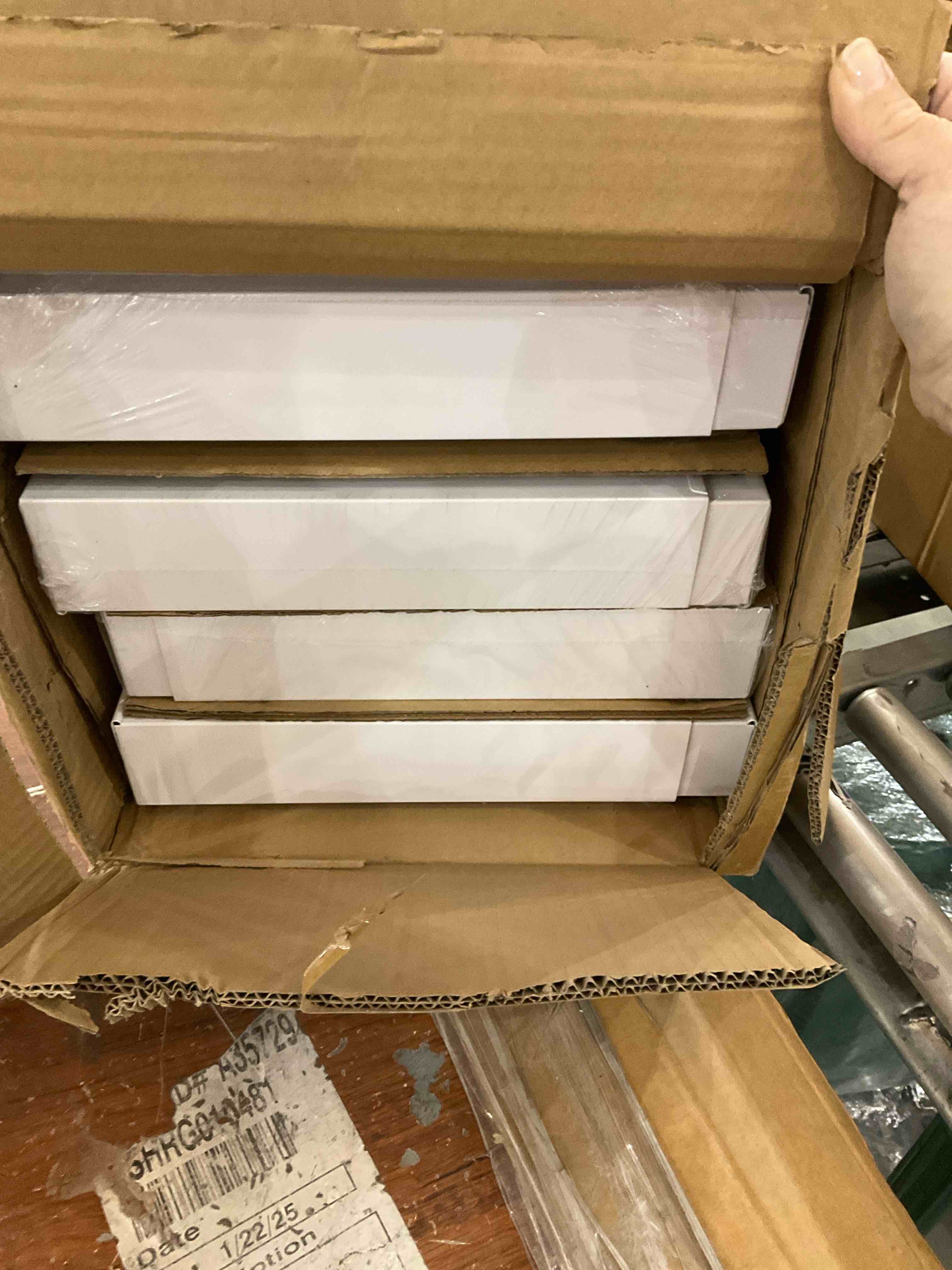 https://s3.amazonaws.com/lotting-images-prod/bidfta/PPE2565268_1744818012108.jpeg
