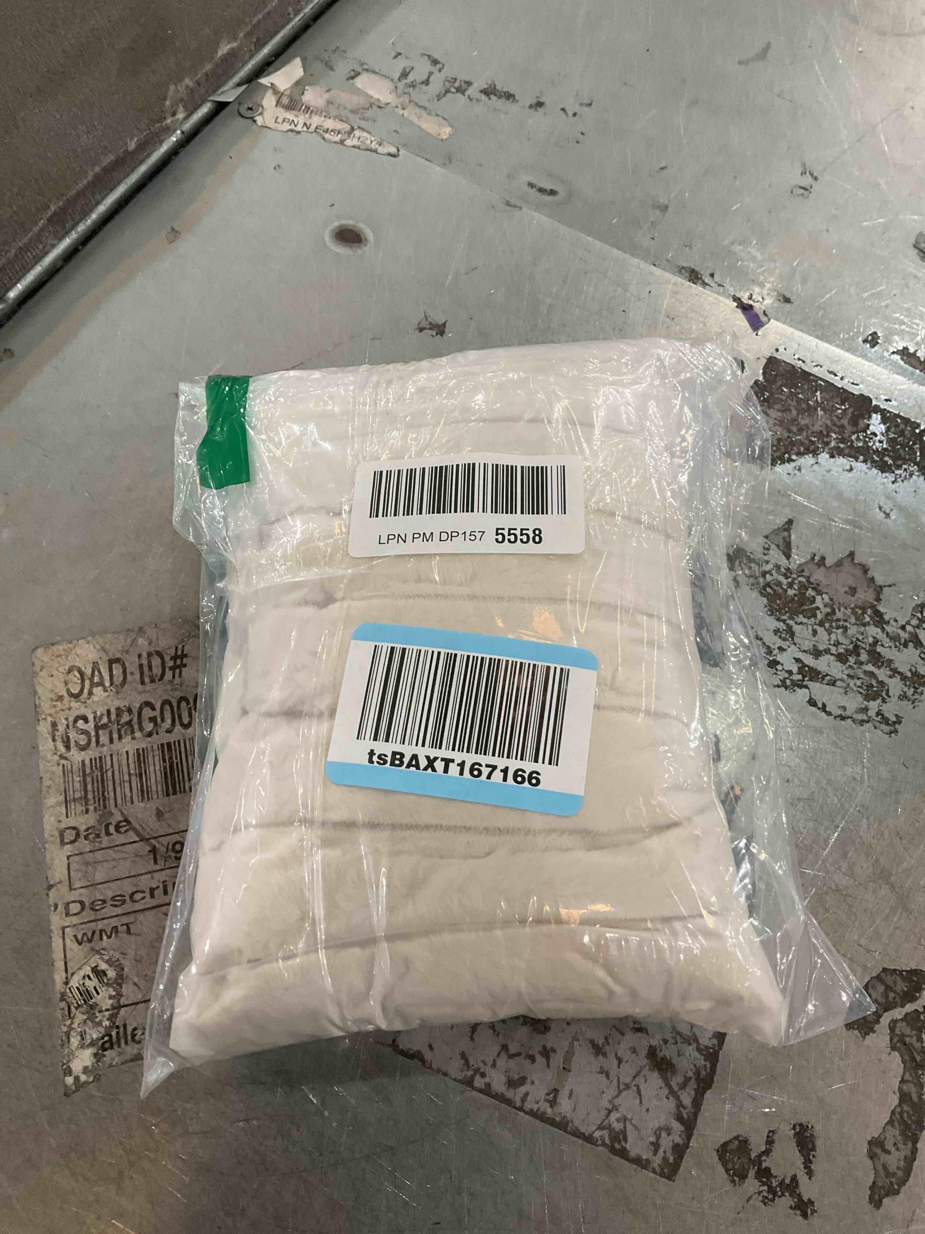 https://s3.amazonaws.com/lotting-images-prod/bidfta/PPE2565468_1744826079336.jpeg