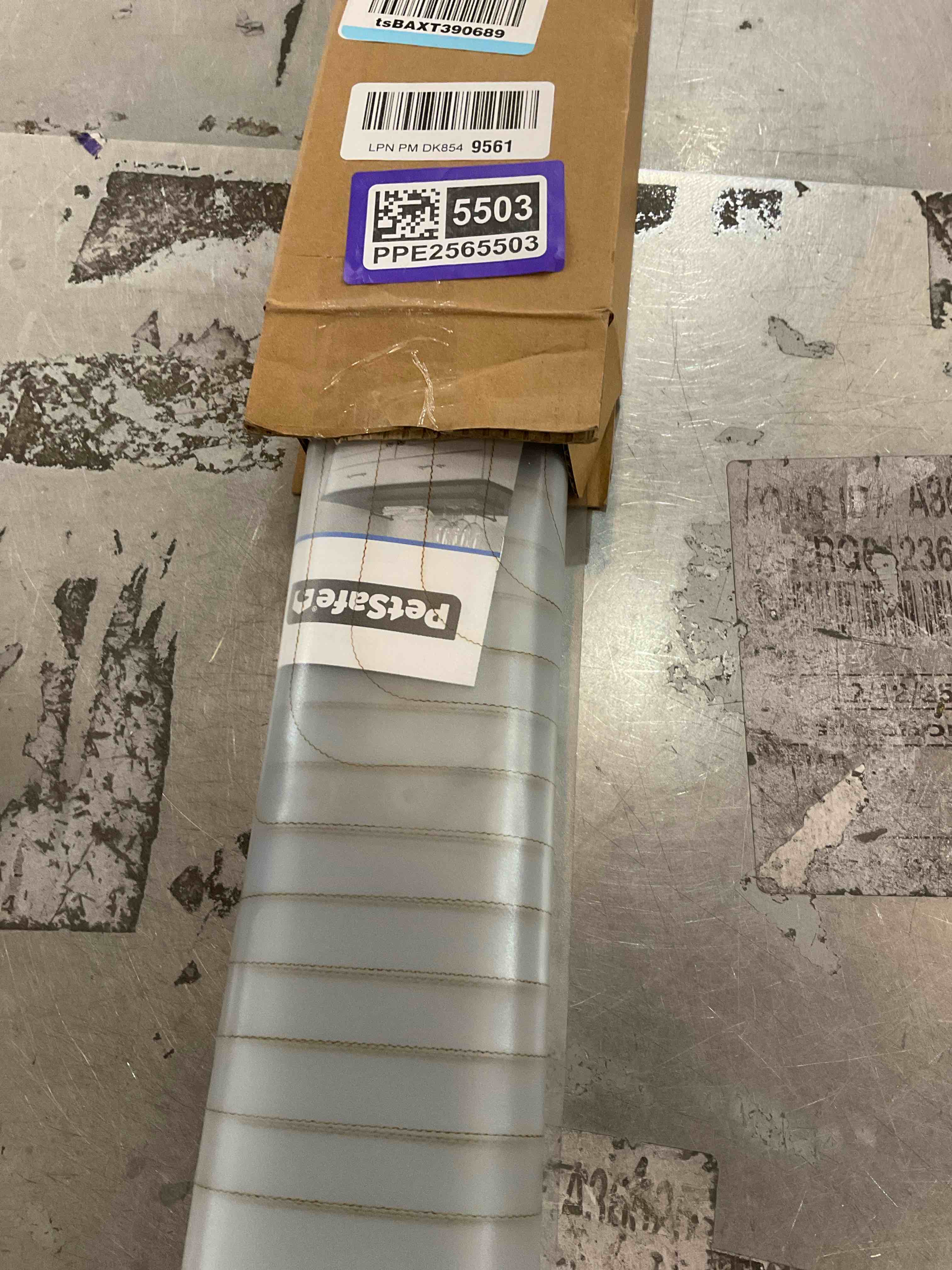 https://s3.amazonaws.com/lotting-images-prod/bidfta/PPE2565503_1744825562395.jpeg