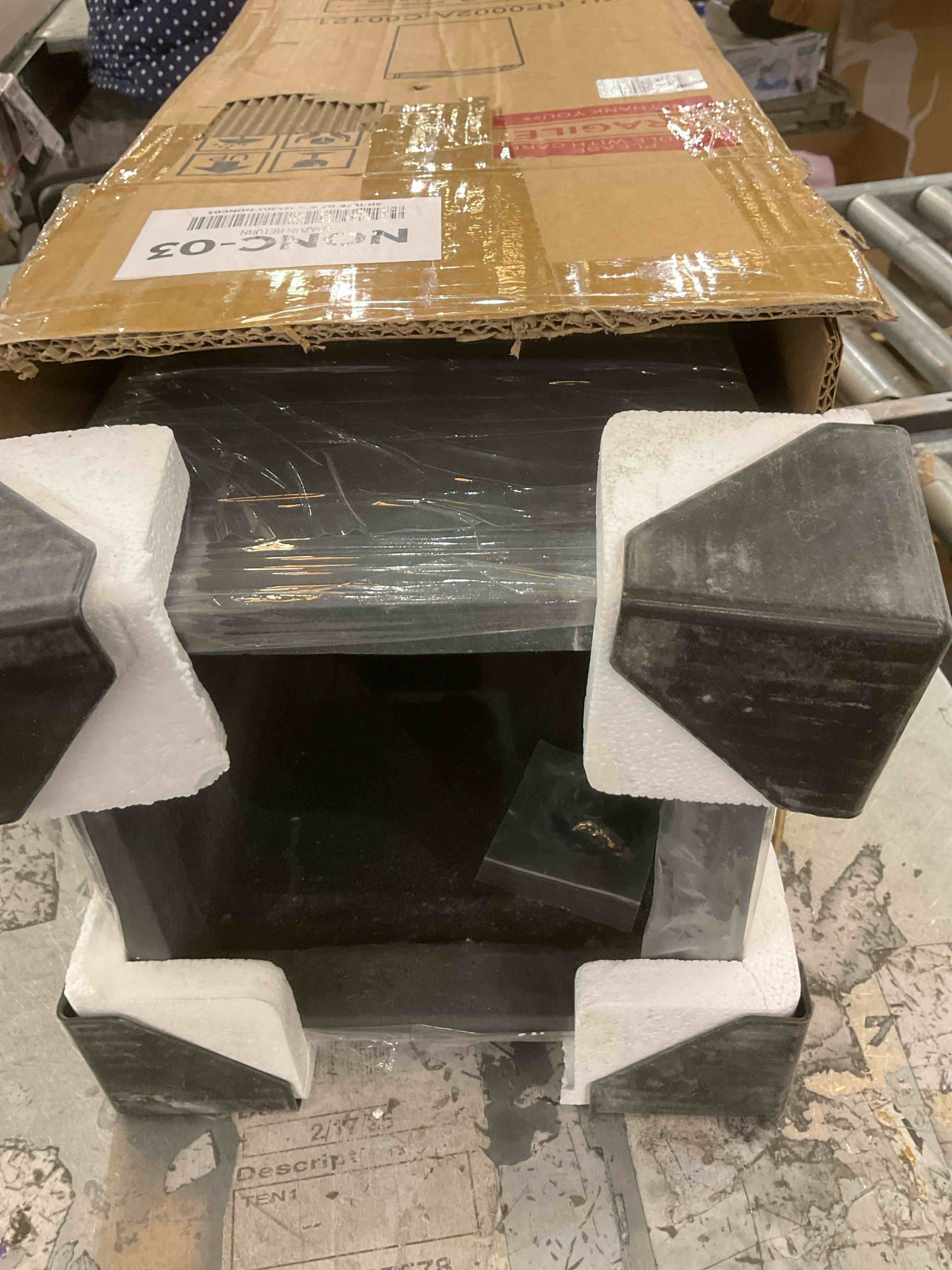 https://s3.amazonaws.com/lotting-images-prod/bidfta/PPE2565625_1744829165717.jpeg