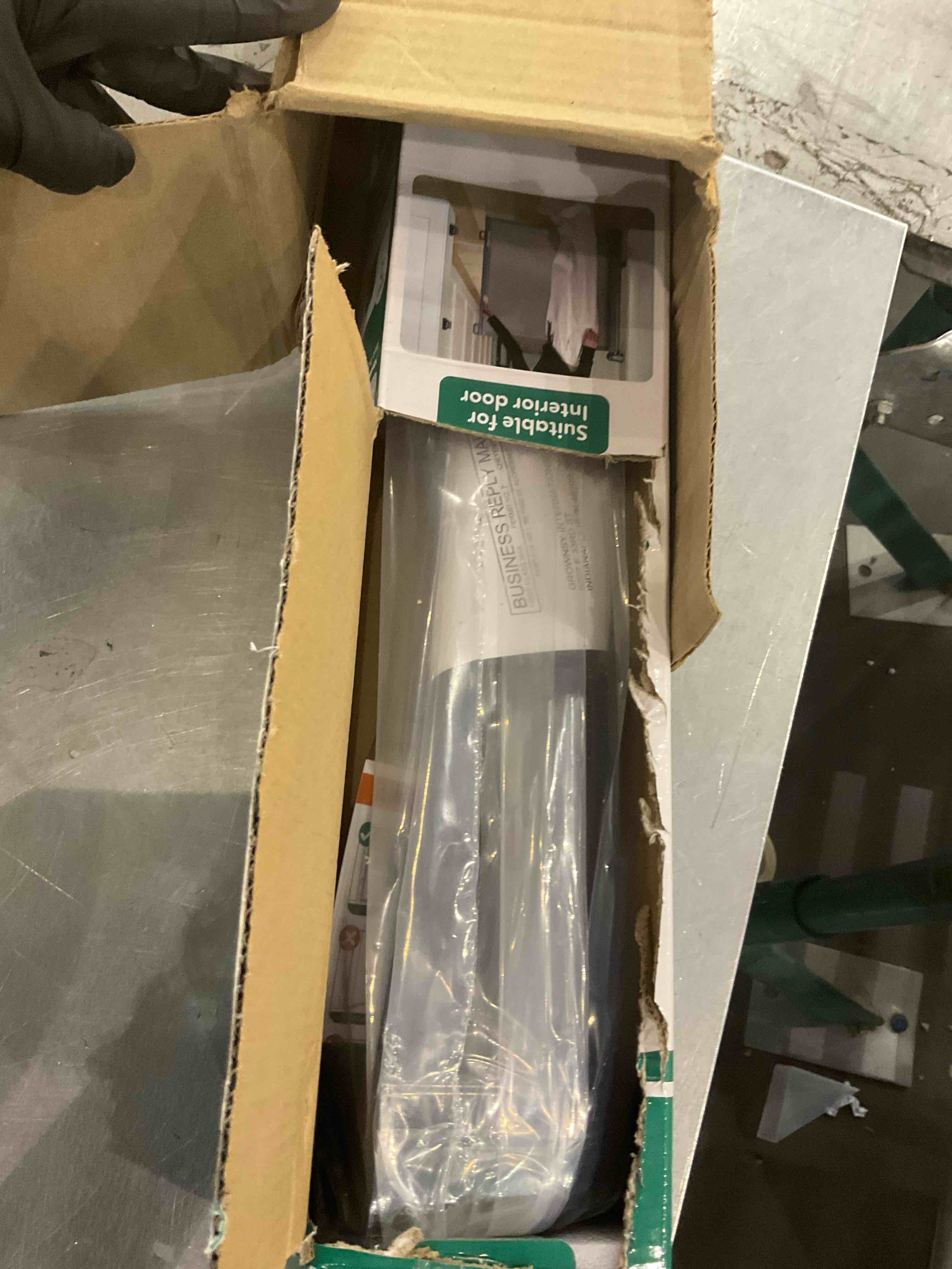 https://s3.amazonaws.com/lotting-images-prod/bidfta/PPE2566230_1745242929043.jpeg