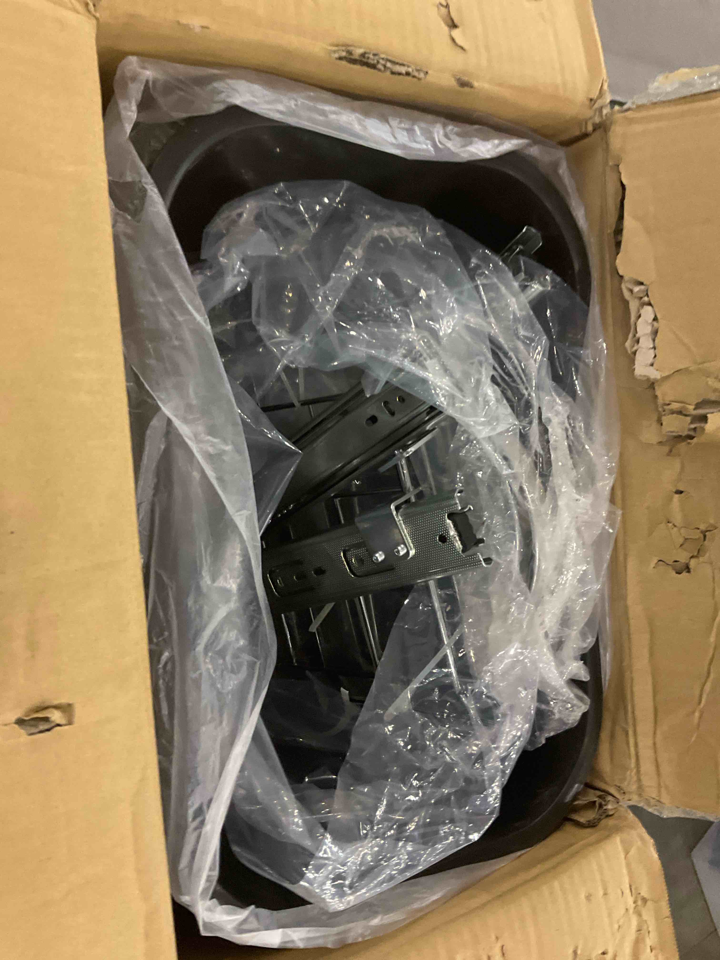 https://s3.amazonaws.com/lotting-images-prod/bidfta/PPE2566252_1745244303064.jpeg