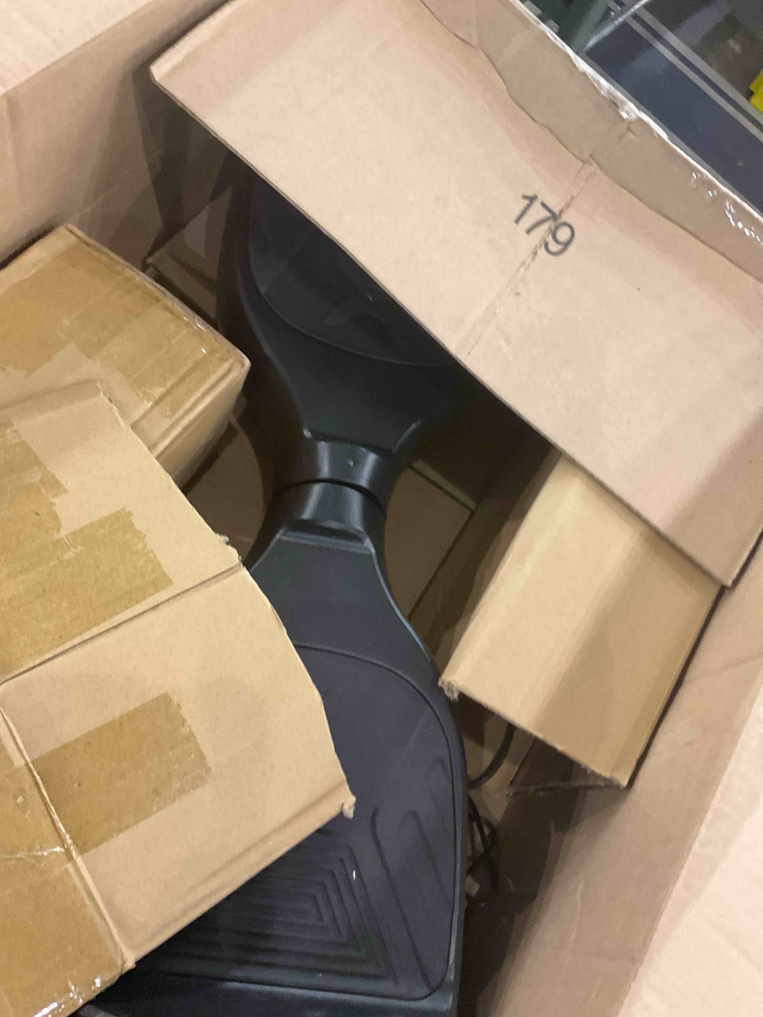 https://s3.amazonaws.com/lotting-images-prod/bidfta/PPE2566261_1745244504288.jpeg