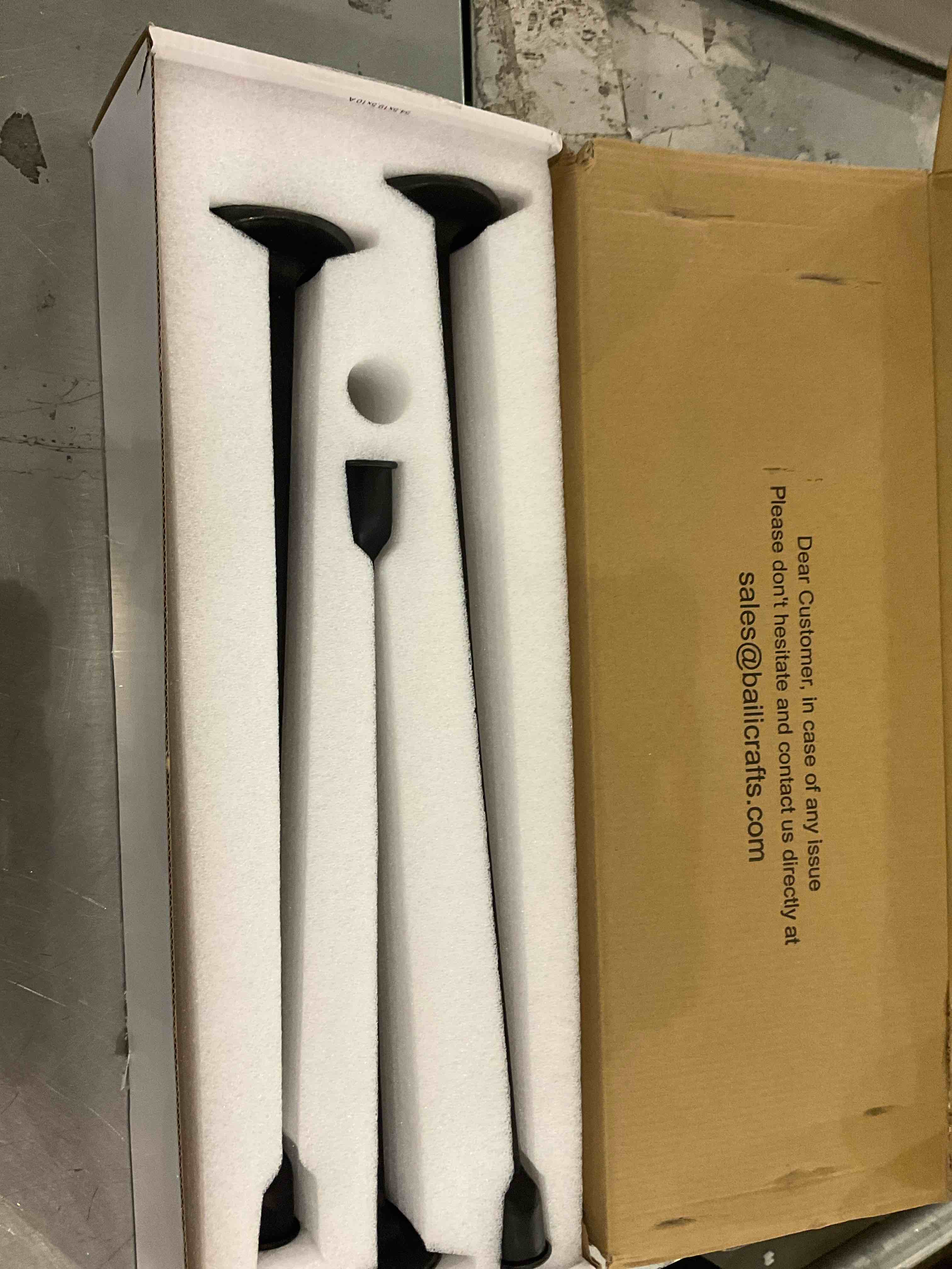 https://s3.amazonaws.com/lotting-images-prod/bidfta/PPE2566544_1745262553549.jpeg
