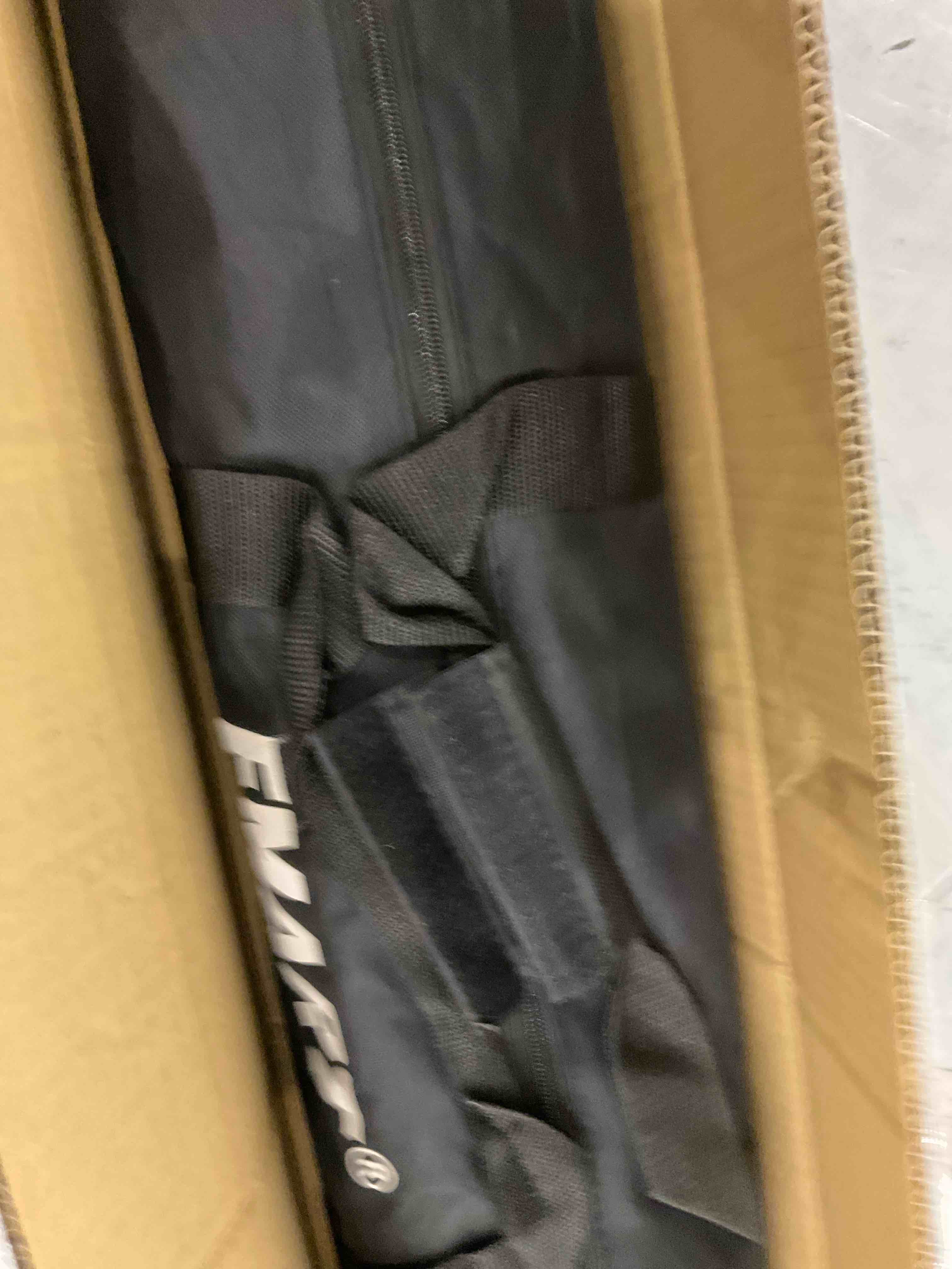 https://s3.amazonaws.com/lotting-images-prod/bidfta/PPE2567087_1745407496354.jpeg