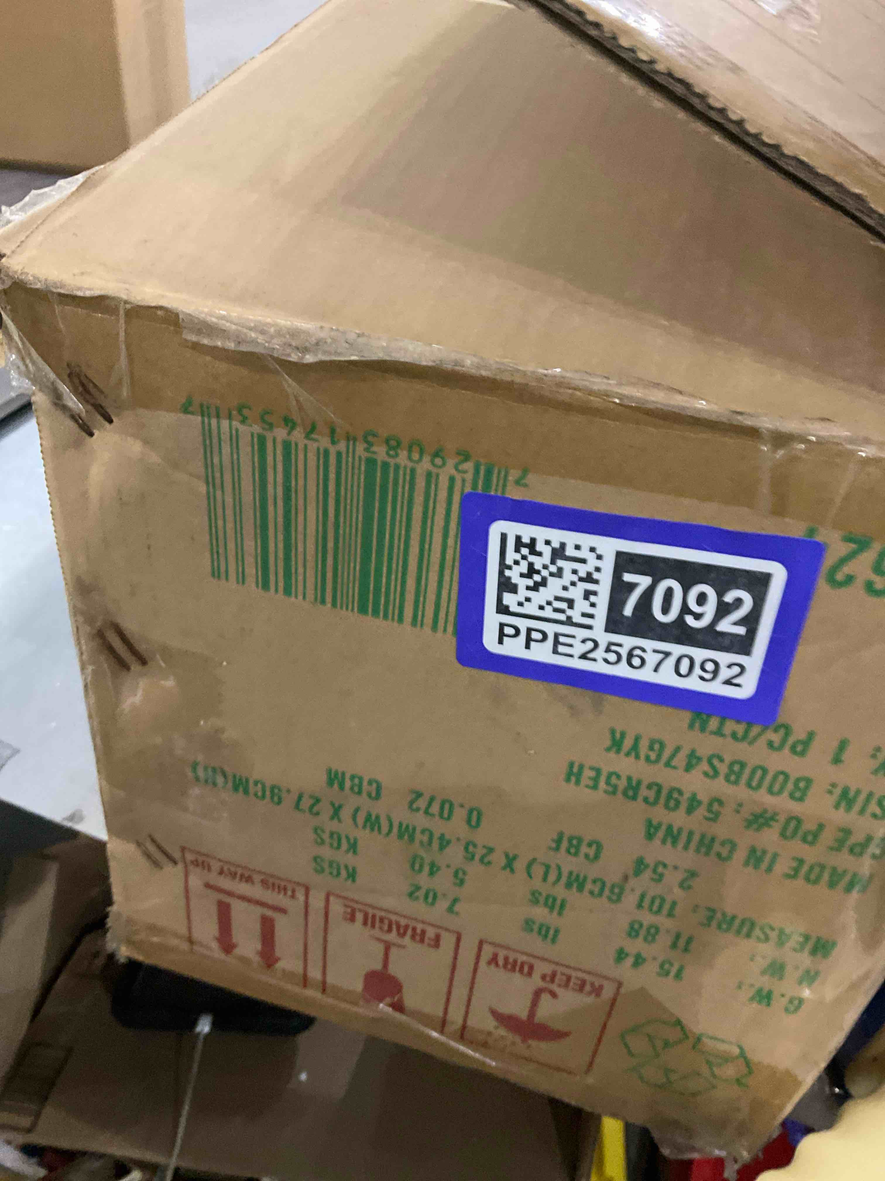 National Tree Company Pre-Lit Artificial Entrance Christmas Tree, Green, Crestwood Spruce, White Lights, Decorated with Pine Cones, Berry Clusters, Frosted Branches, Includes Pot Base, 5 Feet 5 ft Tree