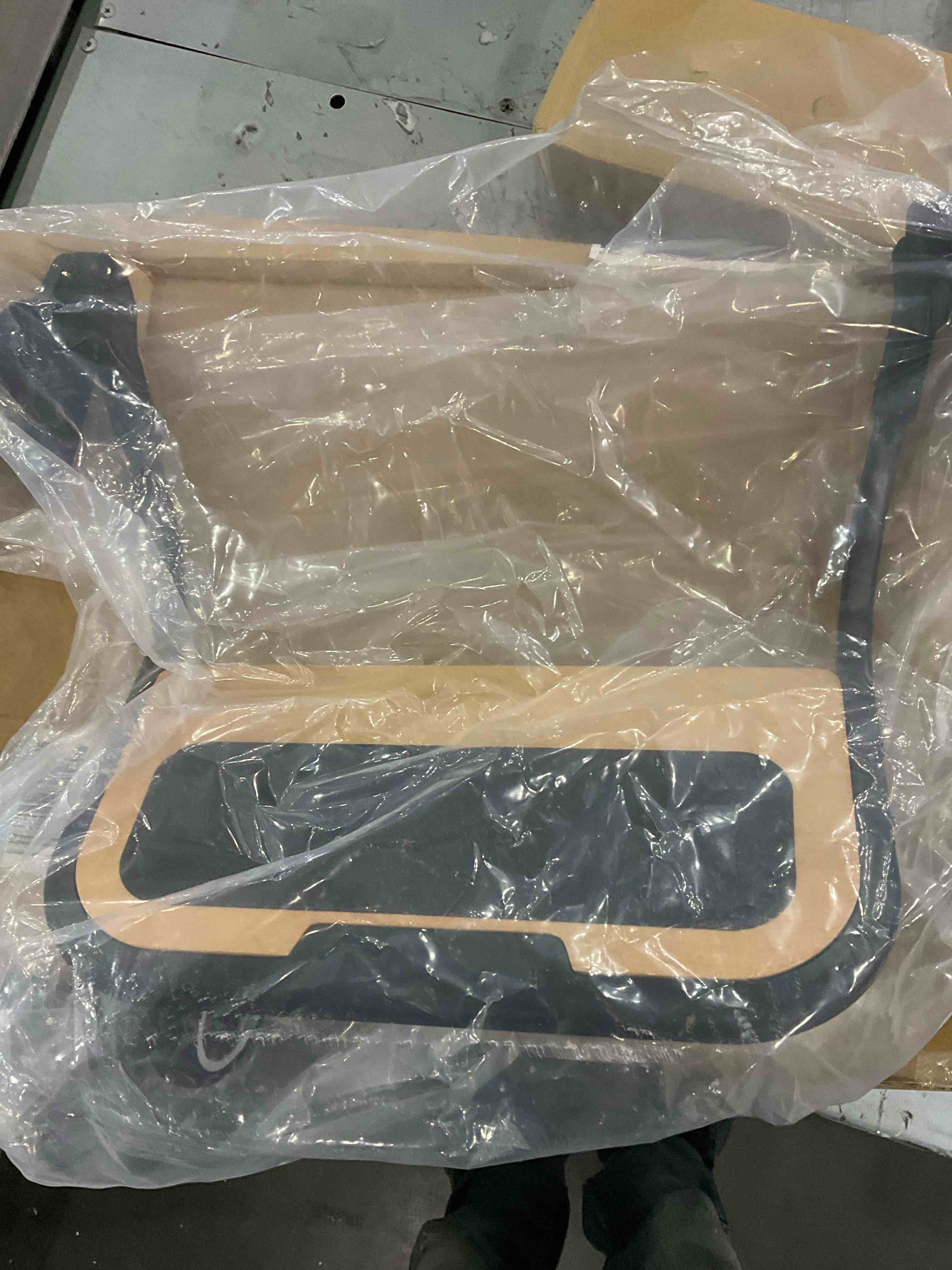 https://s3.amazonaws.com/lotting-images-prod/bidfta/PPE2567144_1745408664318.jpeg