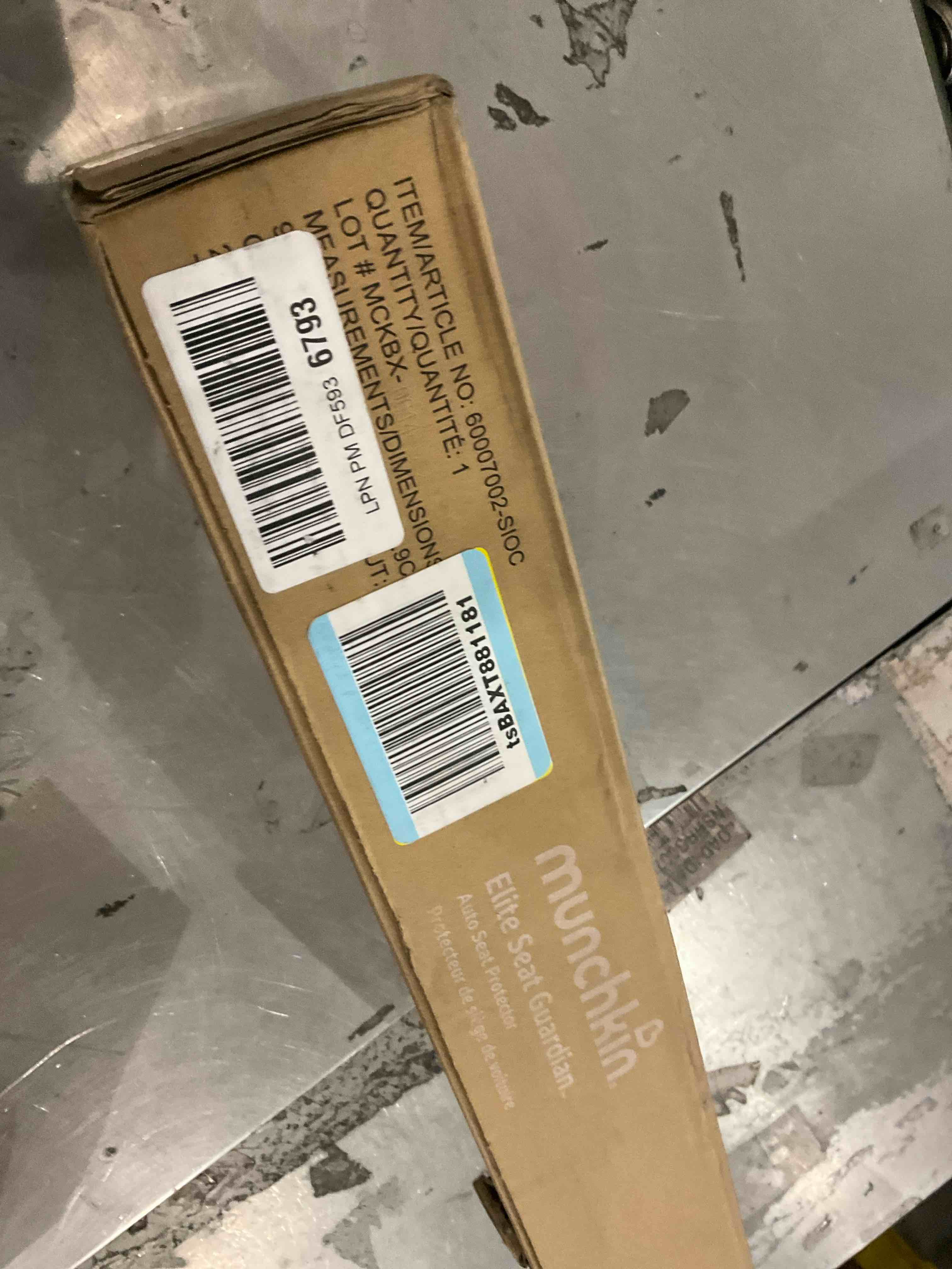 Munchkin Child Car Seat Protector, Elite Seat Guardian with Grime Guard Fabric, Dark Grey