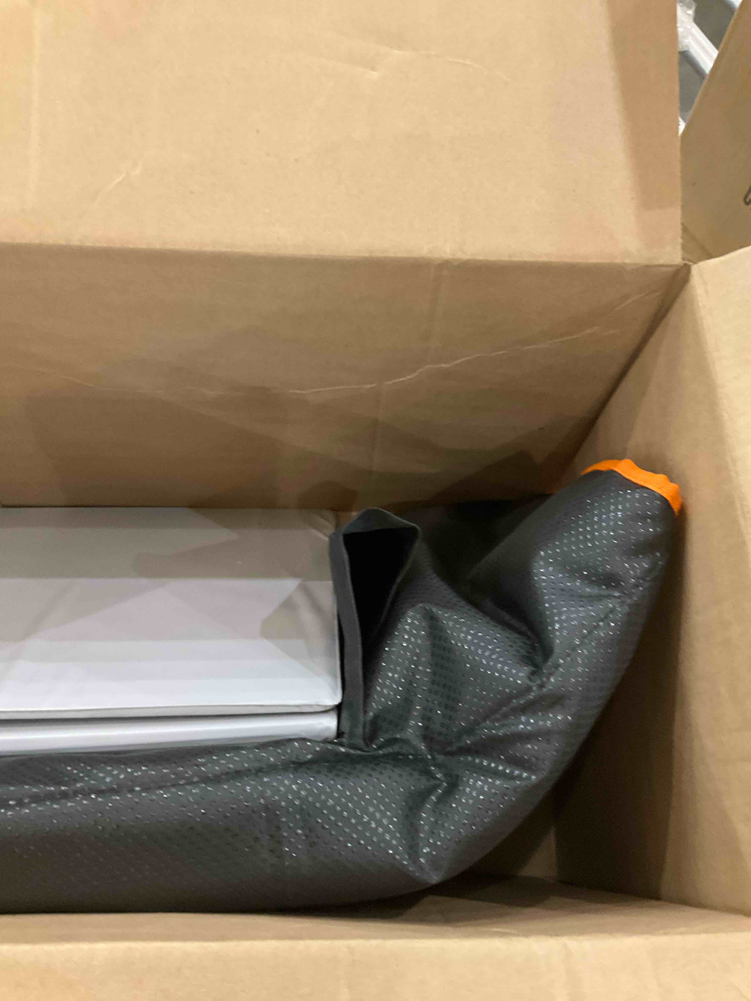https://s3.amazonaws.com/lotting-images-prod/bidfta/PPE2567408_1745416916363.jpeg