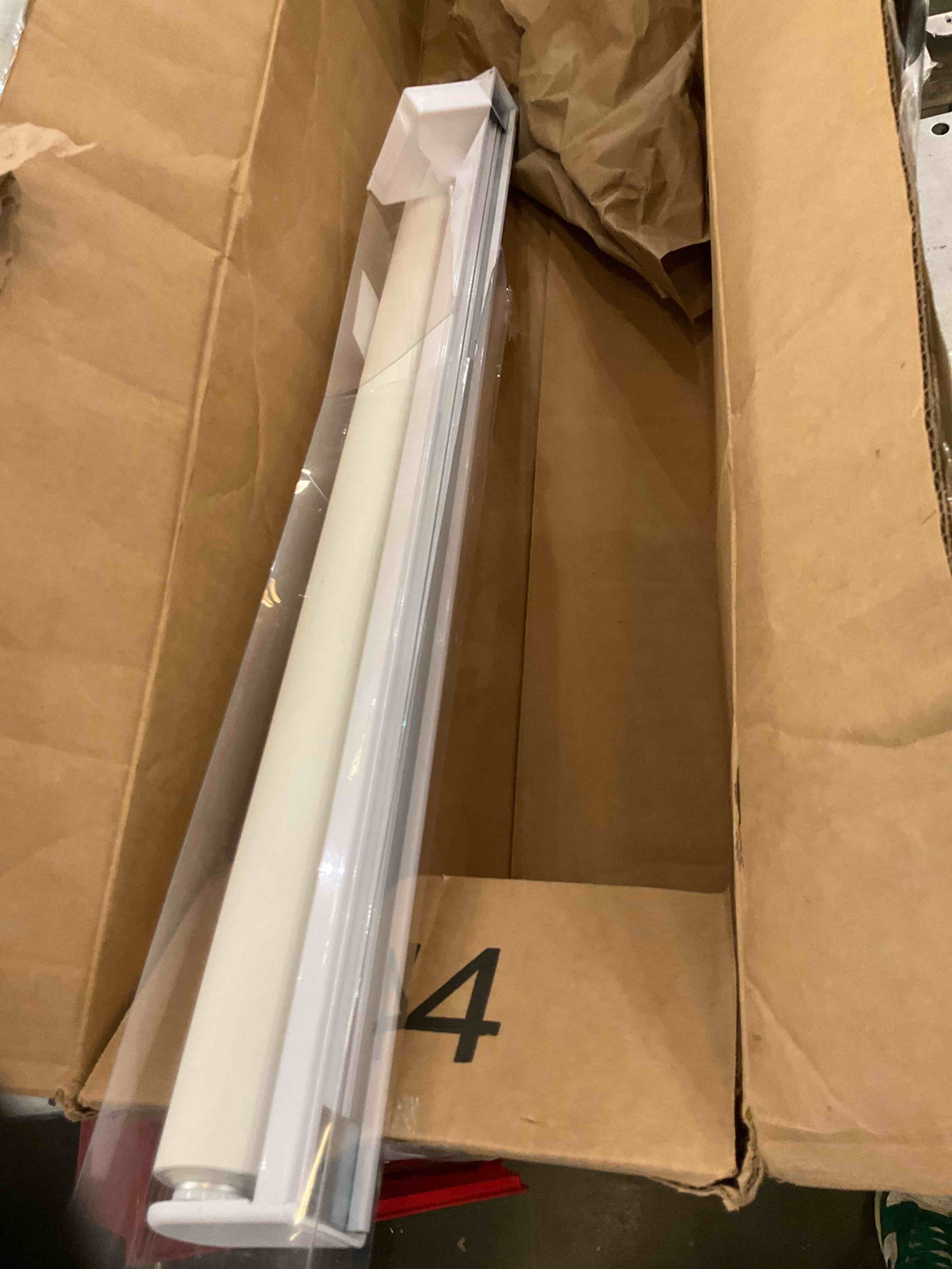 https://s3.amazonaws.com/lotting-images-prod/bidfta/PPE2569233_1744826091662.jpeg