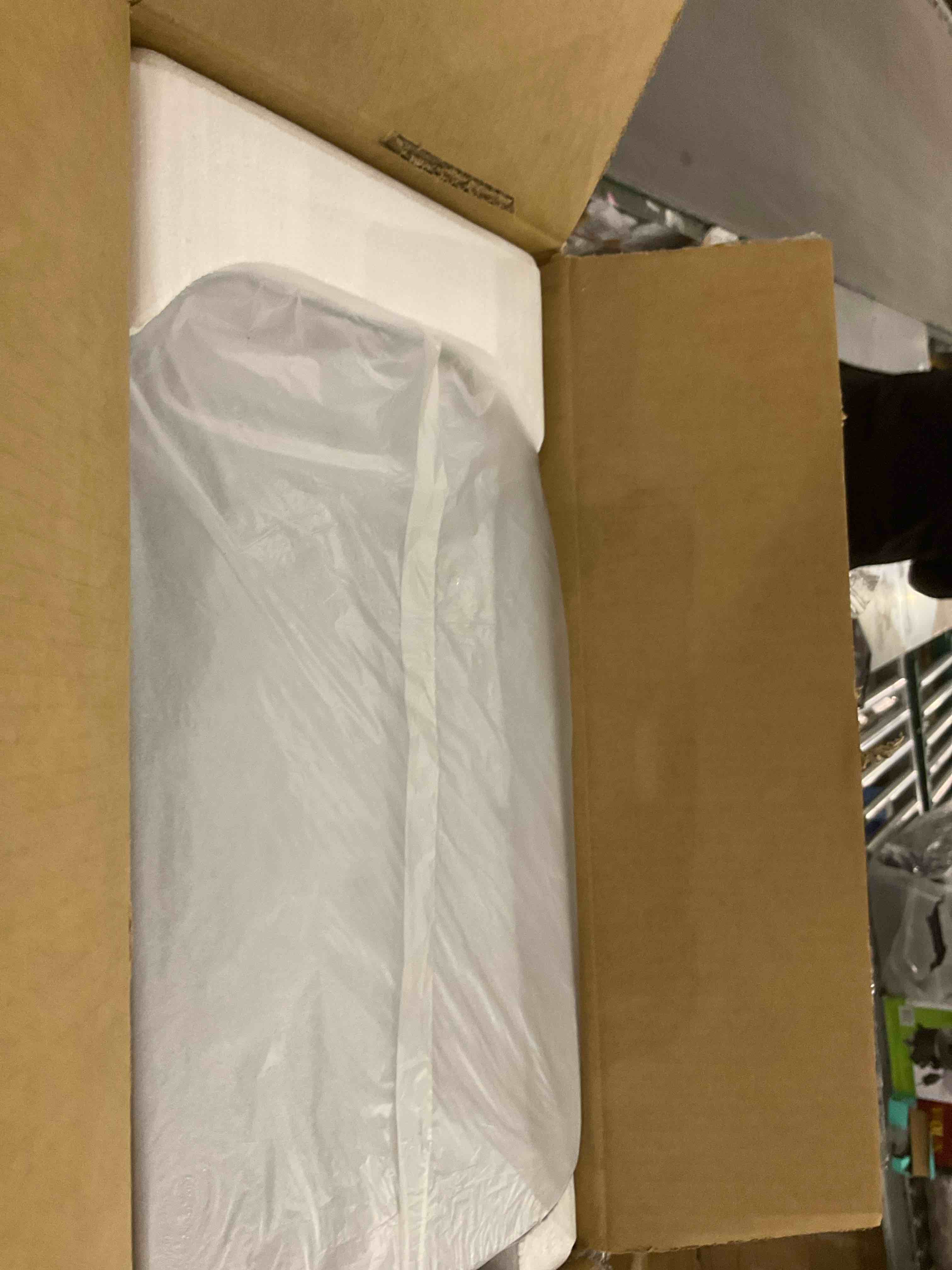 https://s3.amazonaws.com/lotting-images-prod/bidfta/PPE2569850_1744894285507.jpeg