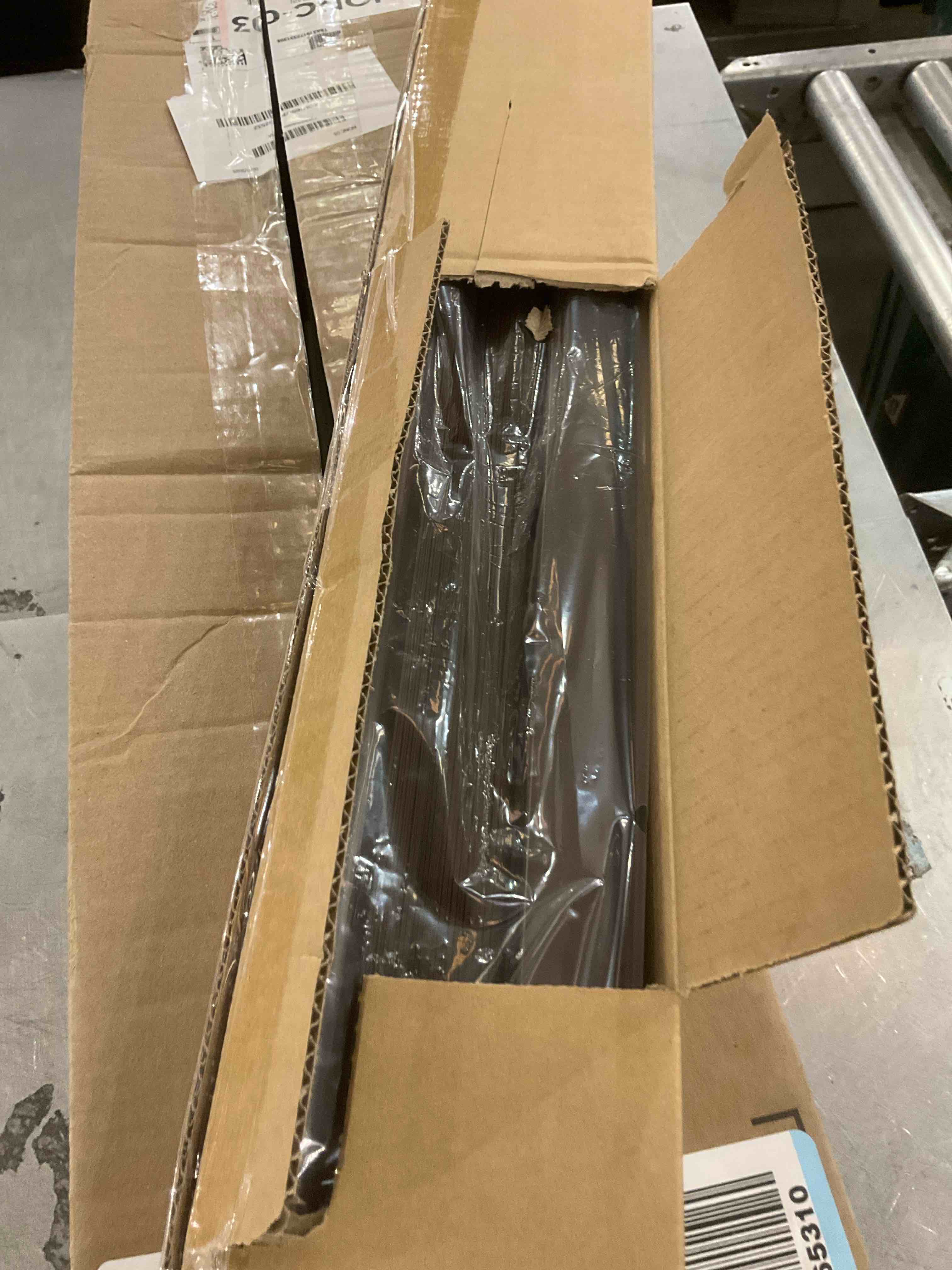 https://s3.amazonaws.com/lotting-images-prod/bidfta/PPE2570584_1744914606038.jpeg