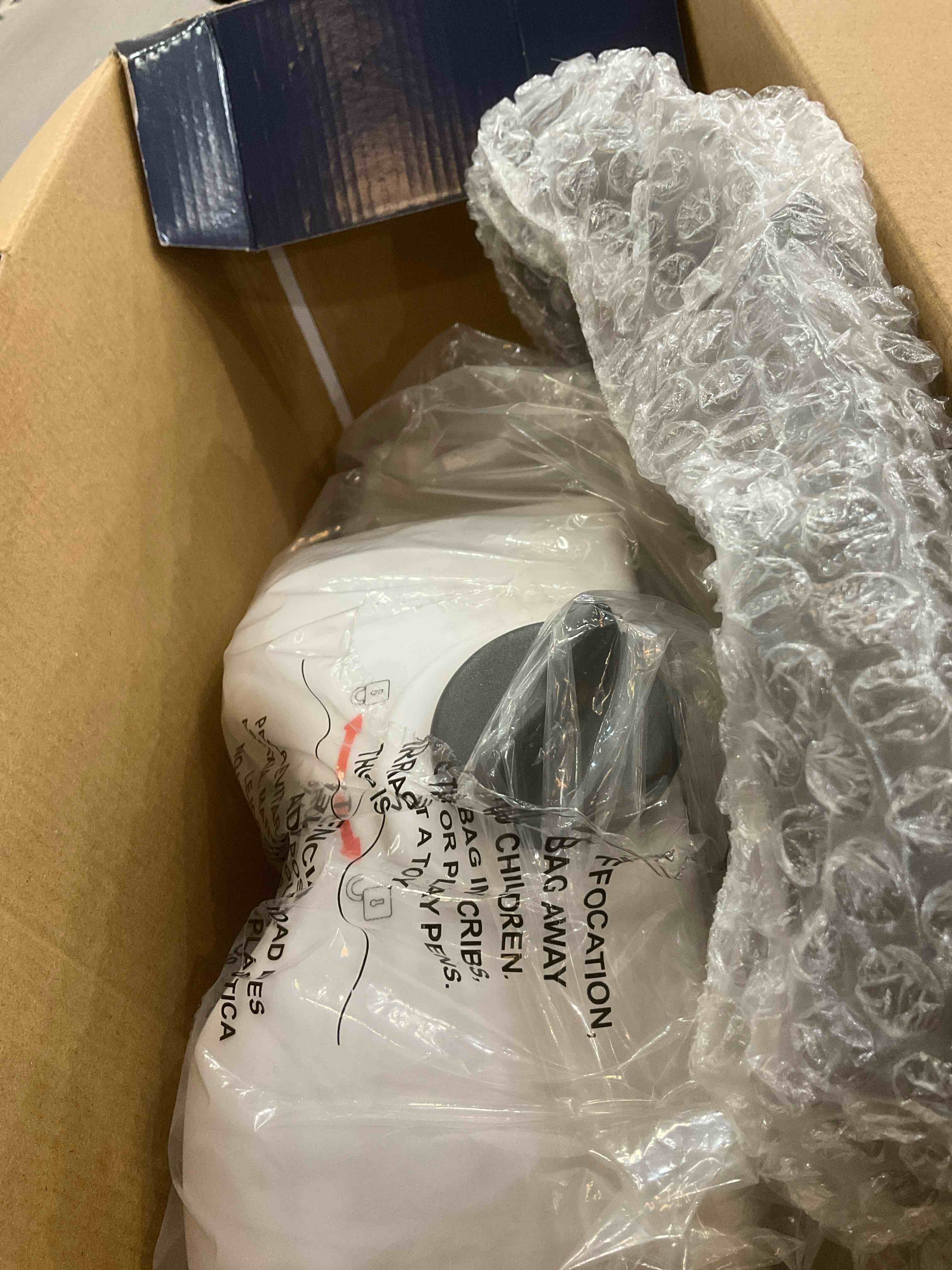 https://s3.amazonaws.com/lotting-images-prod/bidfta/PPE2570628_1744912064387.jpeg