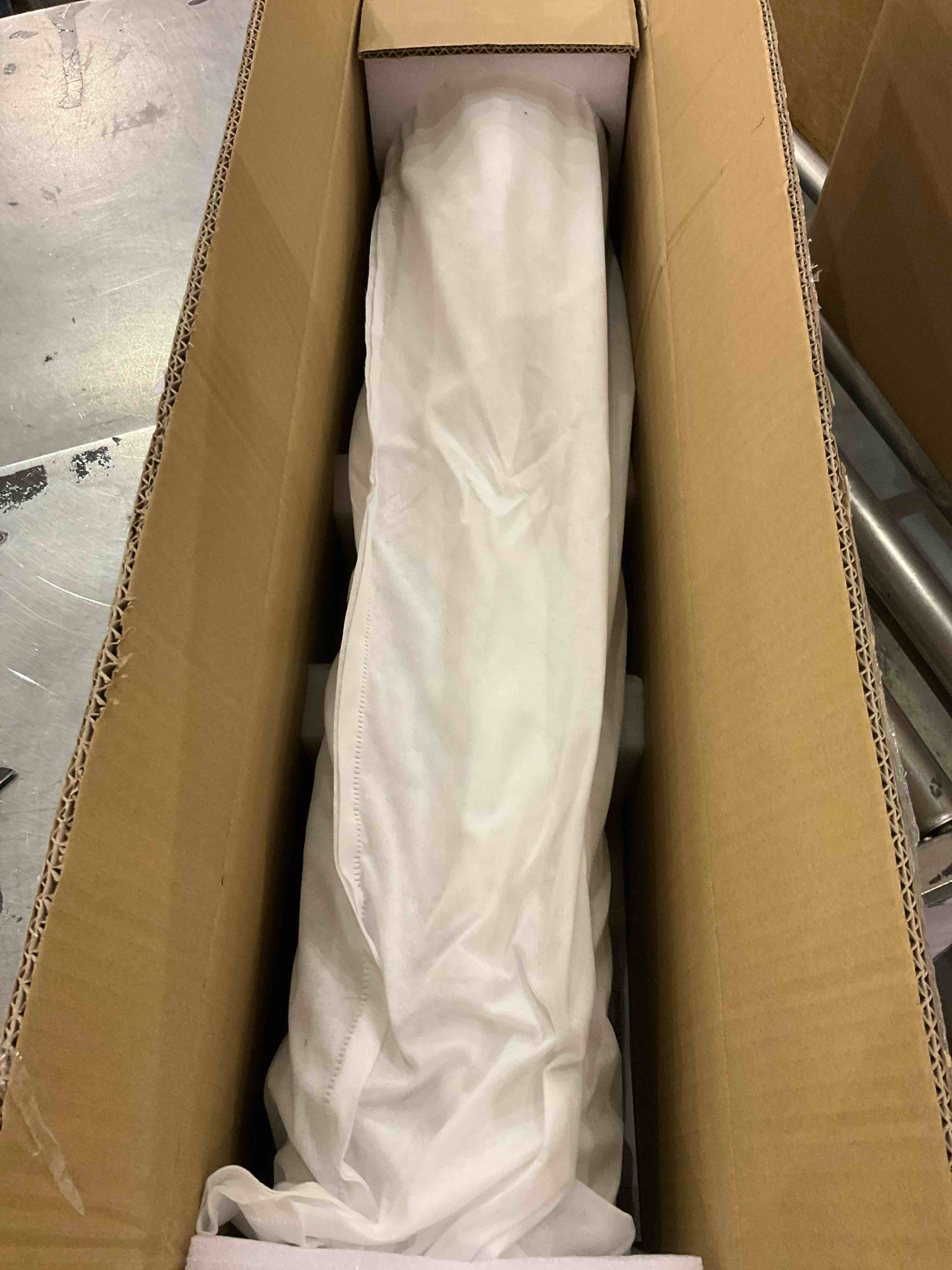 https://s3.amazonaws.com/lotting-images-prod/bidfta/PPE2571019_1744977173594.jpeg