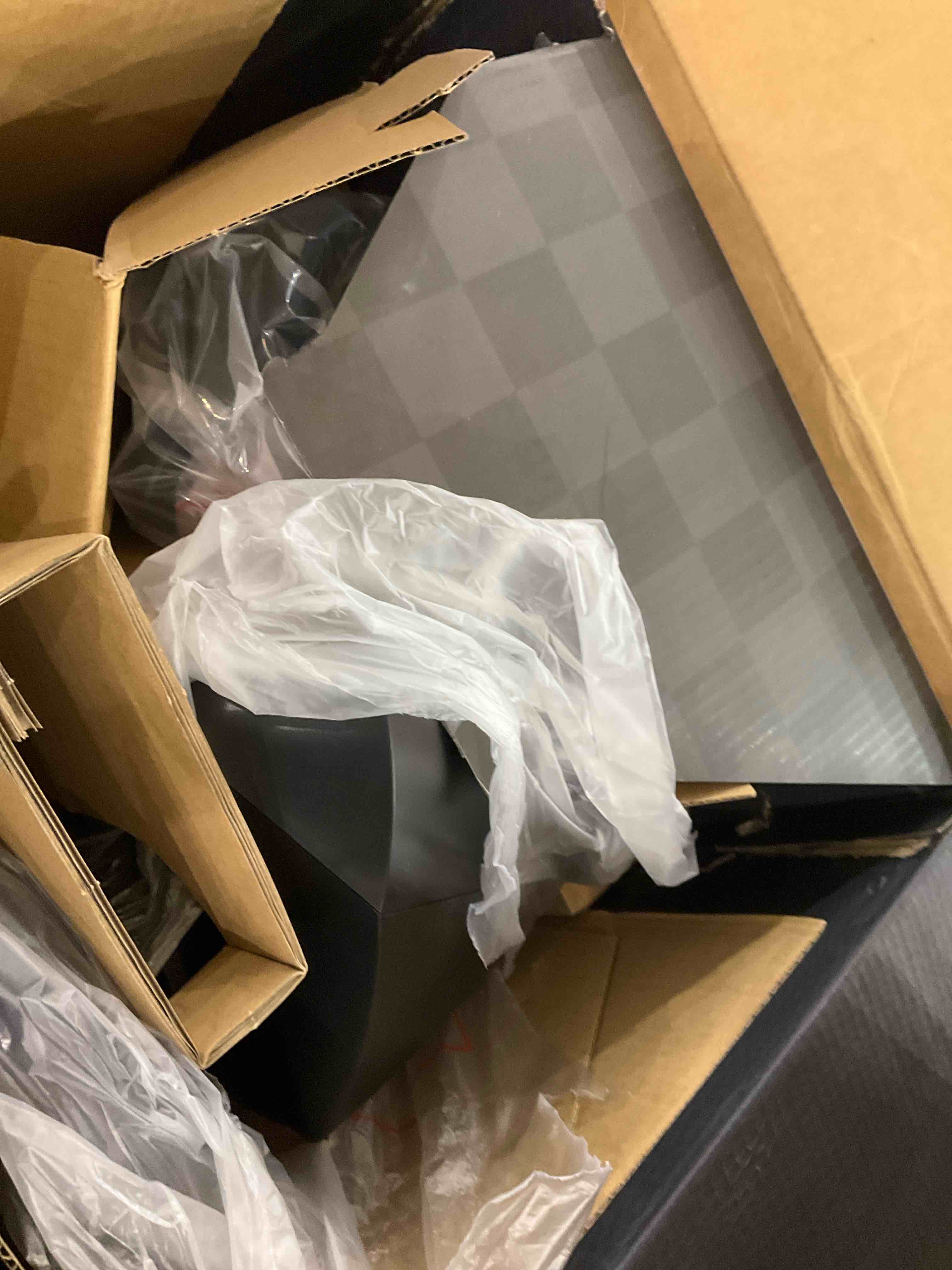 https://s3.amazonaws.com/lotting-images-prod/bidfta/PPE2571223_1744983676354.jpeg