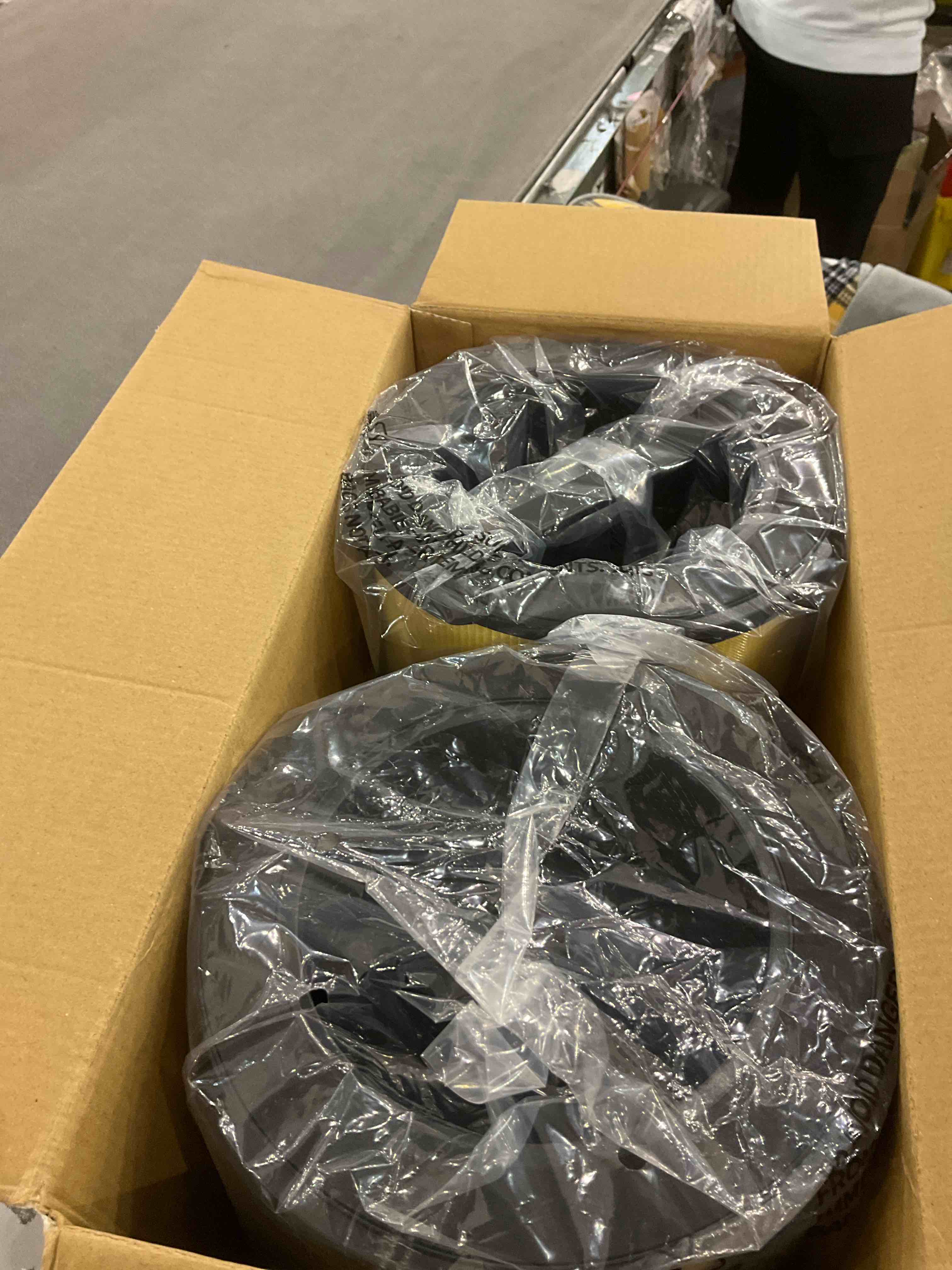 https://s3.amazonaws.com/lotting-images-prod/bidfta/PPE2571248_1745321952301.jpeg