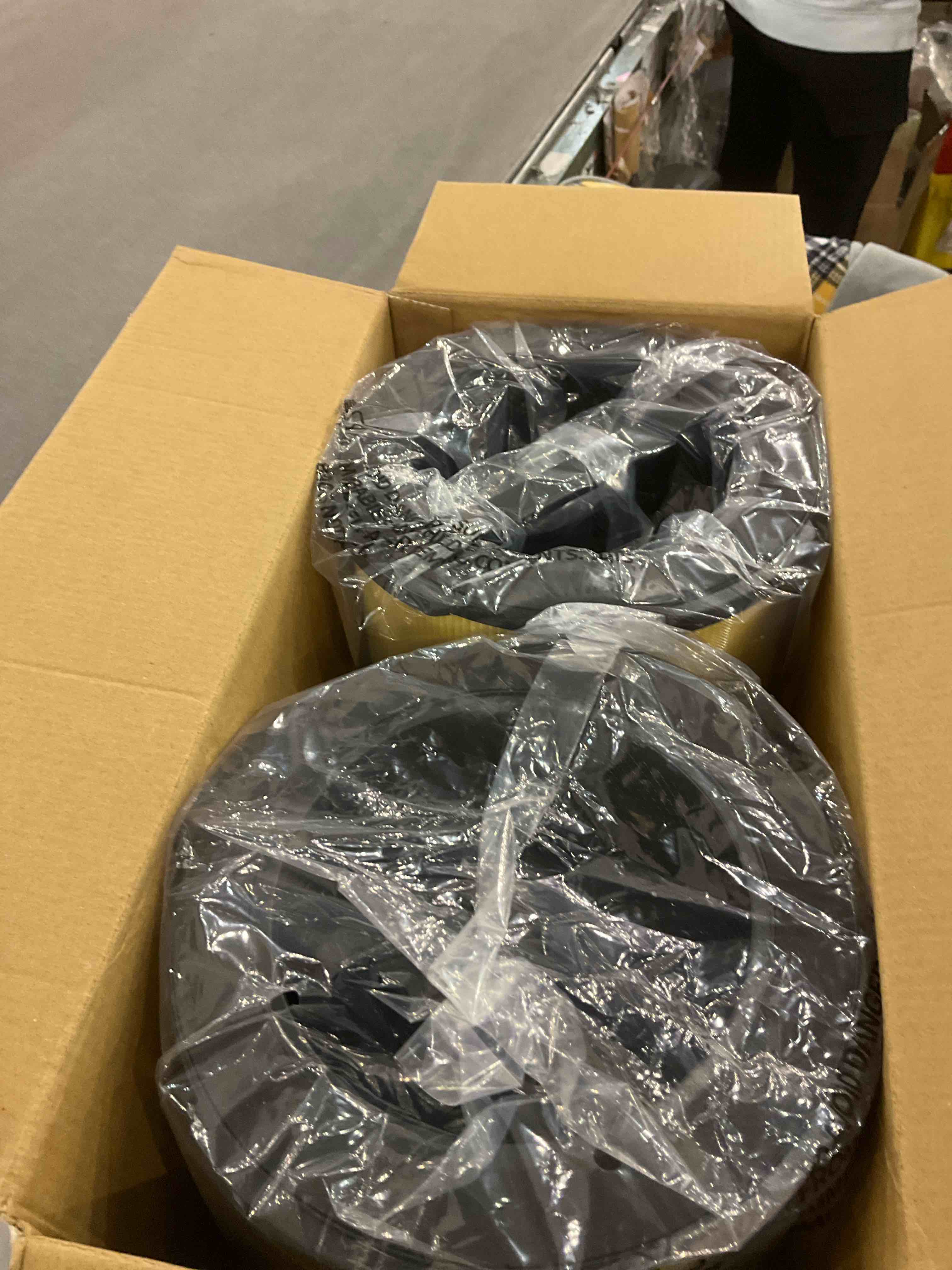 https://s3.amazonaws.com/lotting-images-prod/bidfta/PPE2571248_1745321953135.jpeg