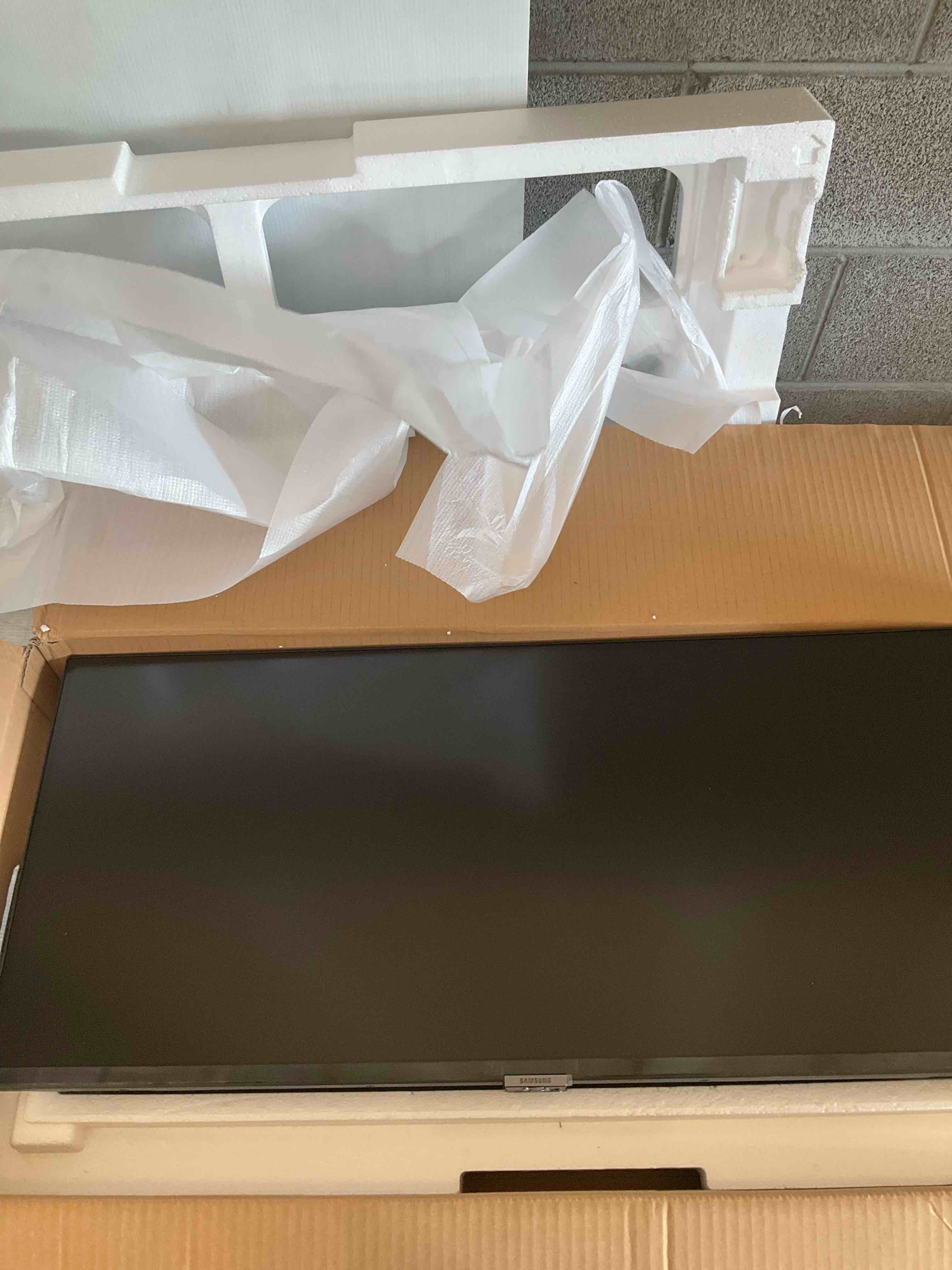 https://s3.amazonaws.com/lotting-images-prod/bidfta/PPE2571446_1746021625000.jpeg