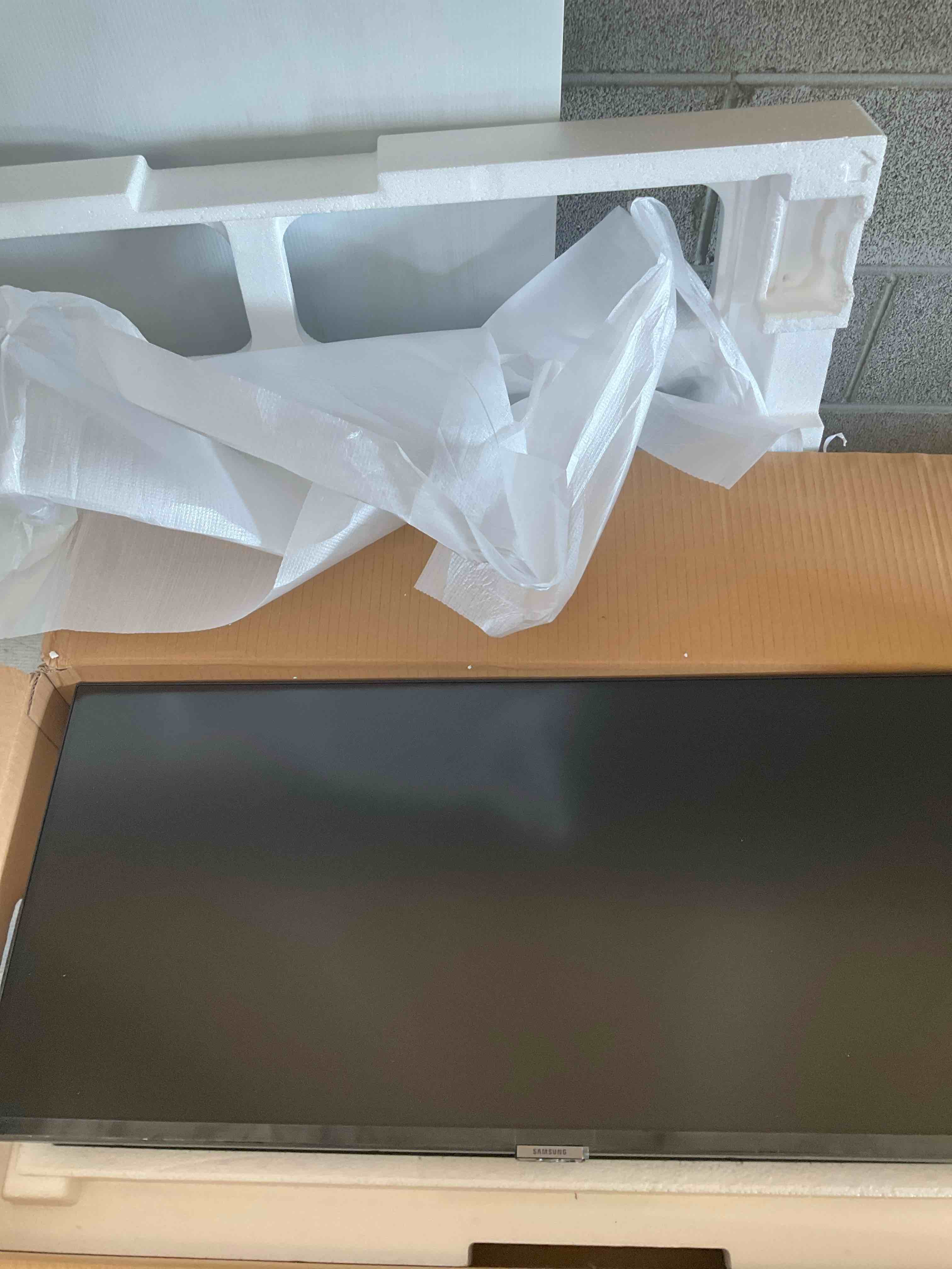 https://s3.amazonaws.com/lotting-images-prod/bidfta/PPE2571446_1746021626921.jpeg
