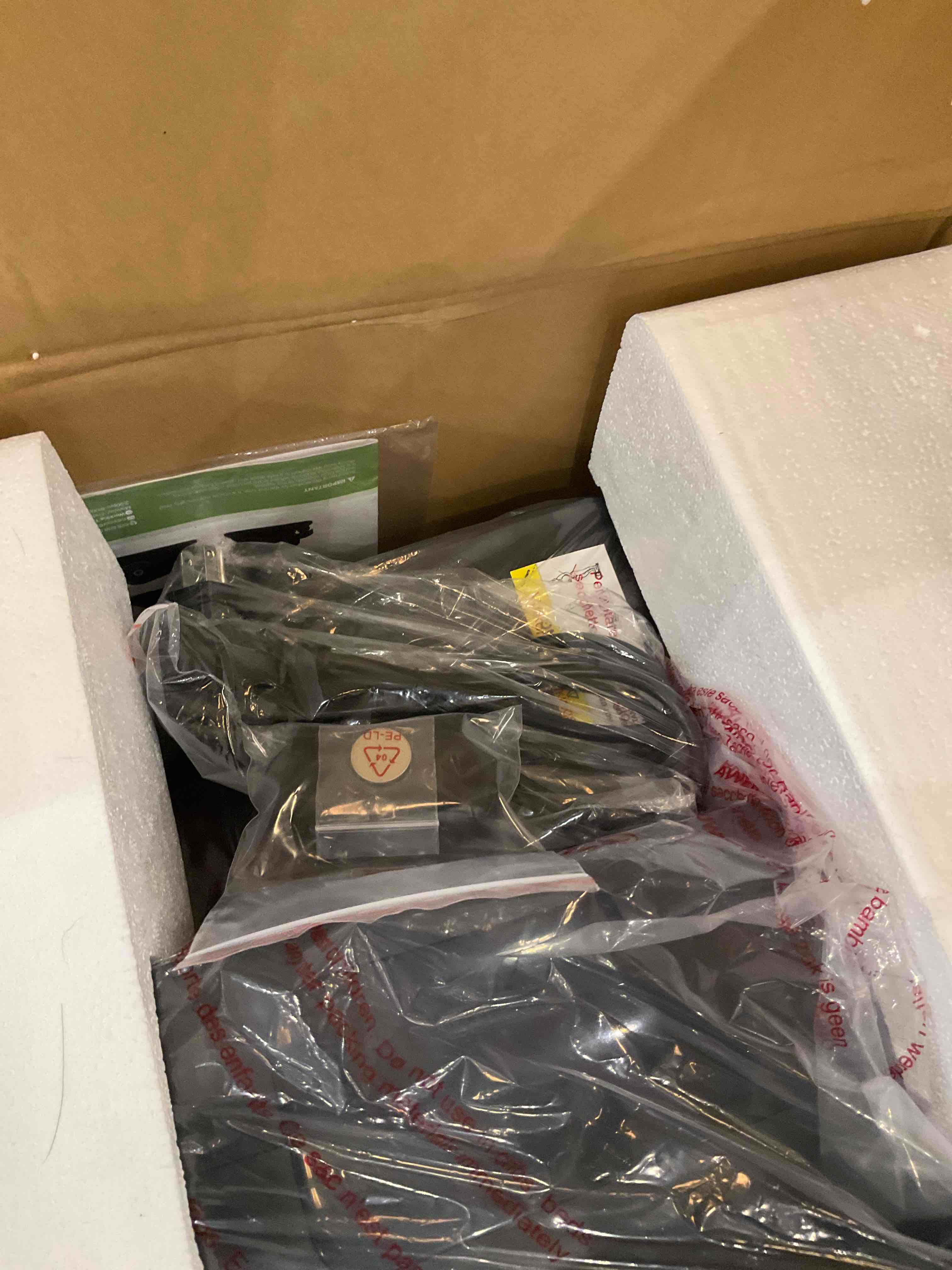 https://s3.amazonaws.com/lotting-images-prod/bidfta/PPE2571736_1744996651339.jpeg