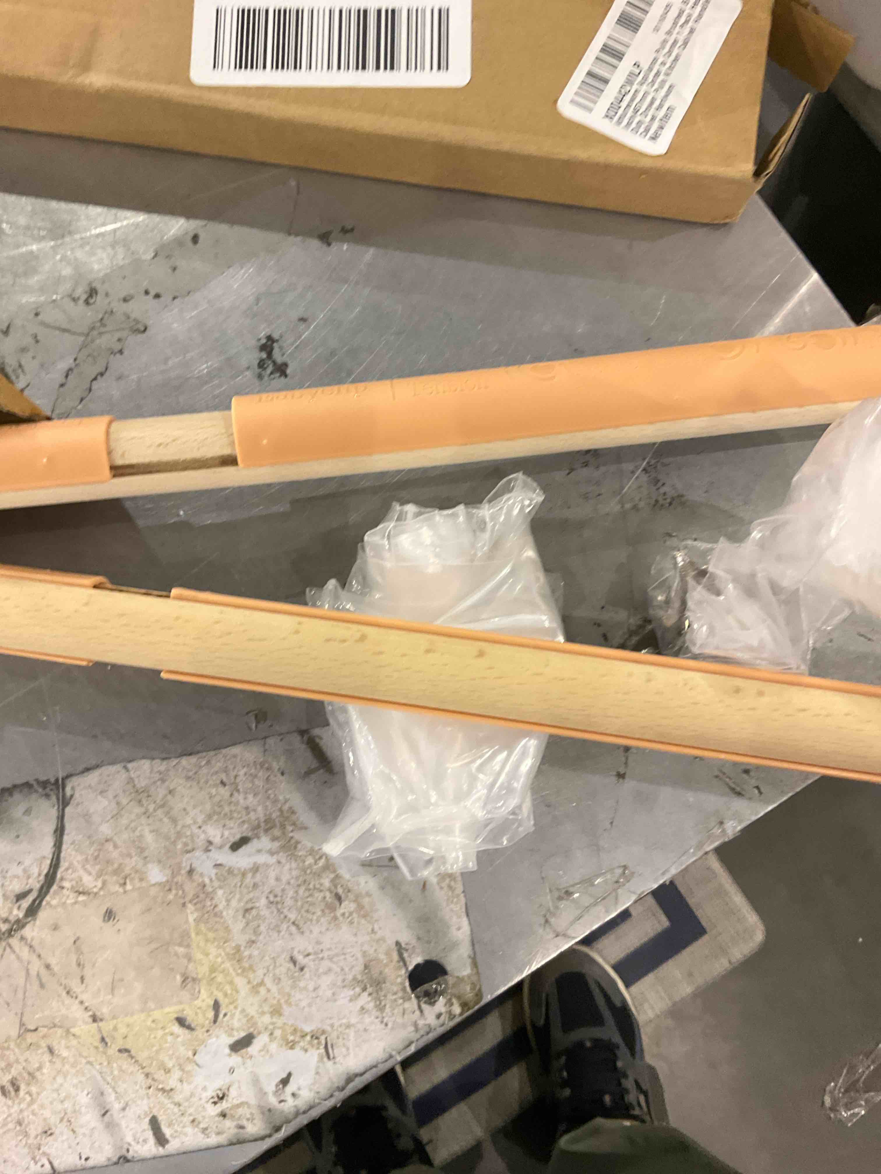 https://s3.amazonaws.com/lotting-images-prod/bidfta/PPE2571938_1745238214404.jpeg