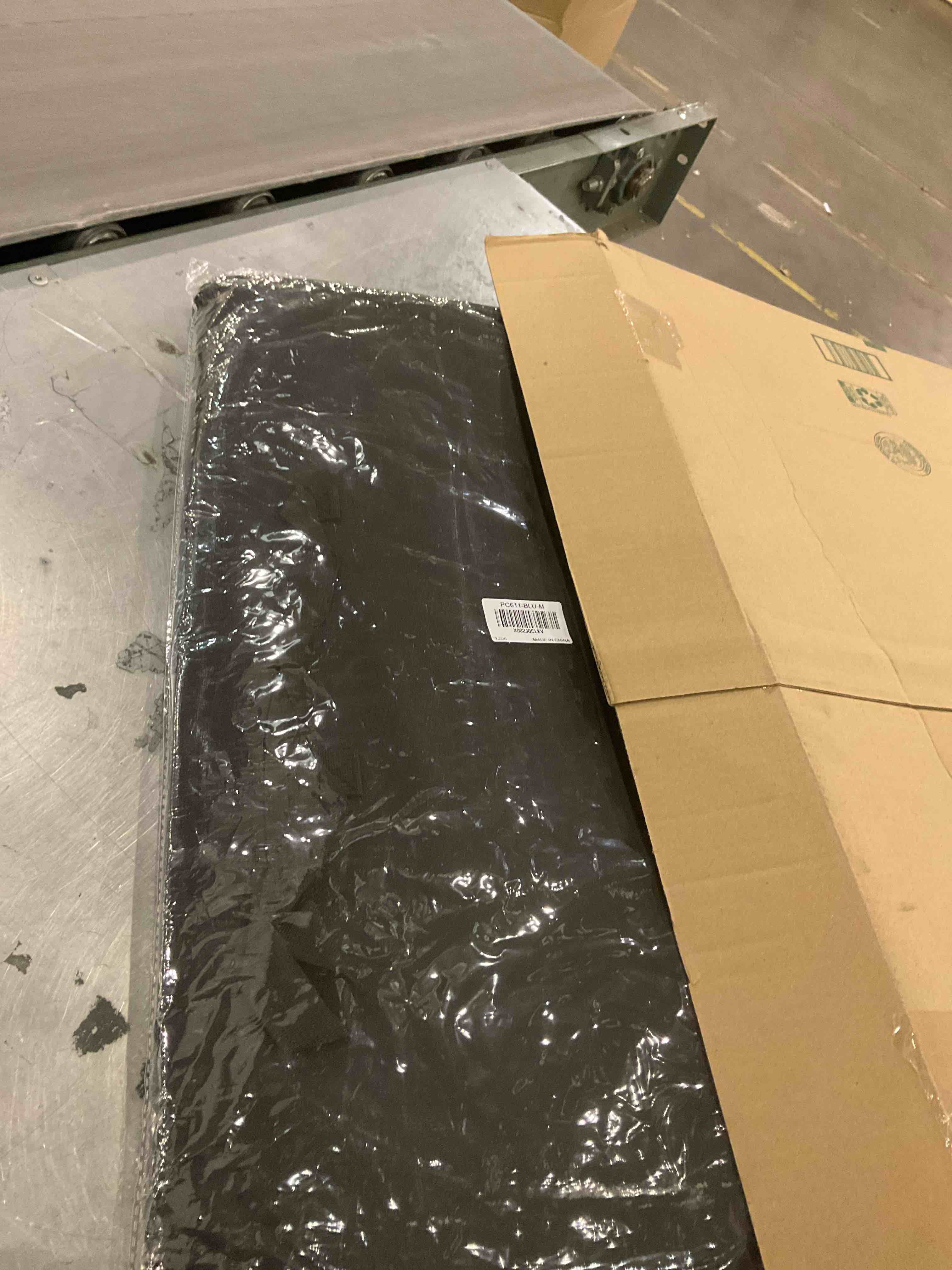 https://s3.amazonaws.com/lotting-images-prod/bidfta/PPE2572423_1744976360357.jpeg