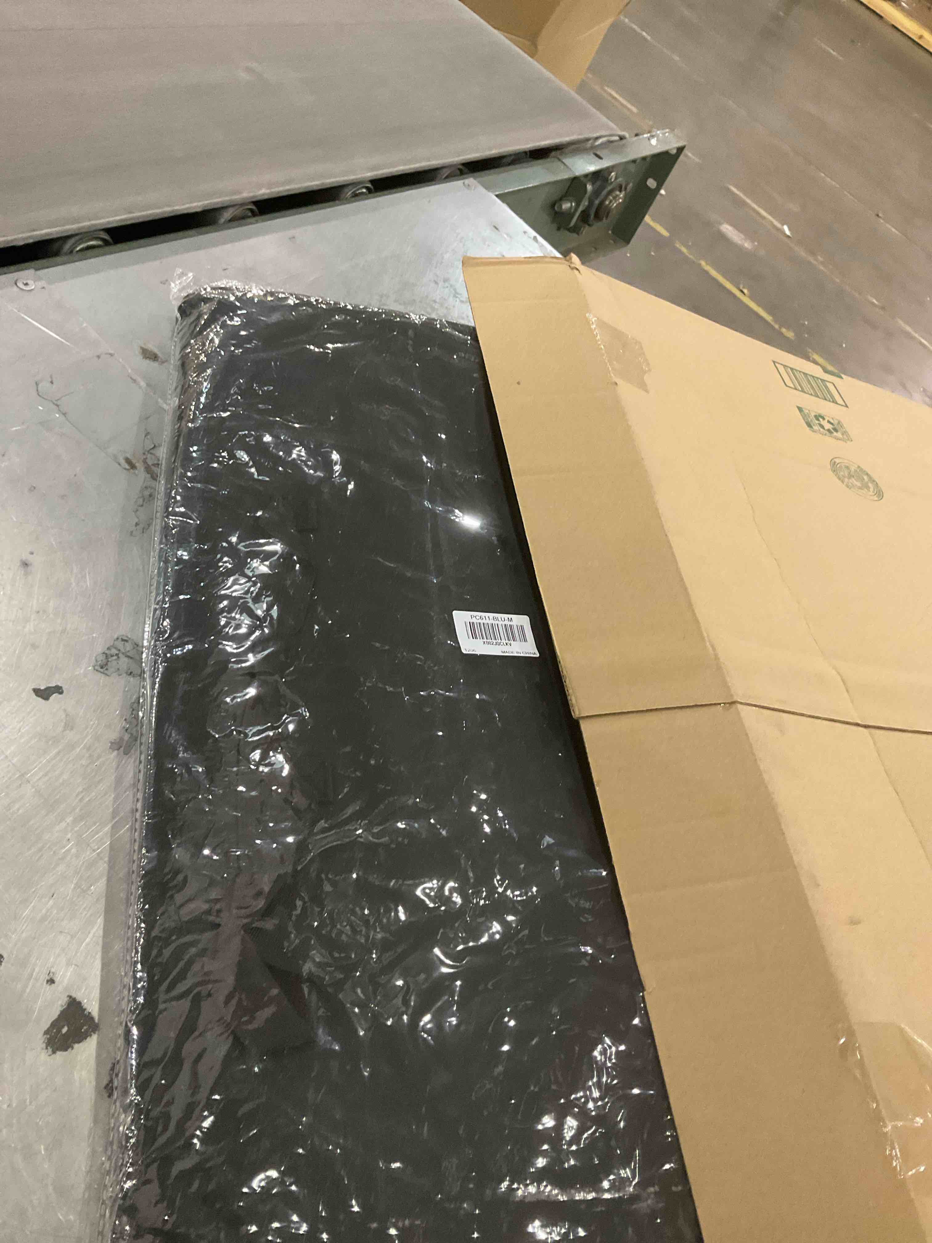 https://s3.amazonaws.com/lotting-images-prod/bidfta/PPE2572423_1744976361319.jpeg