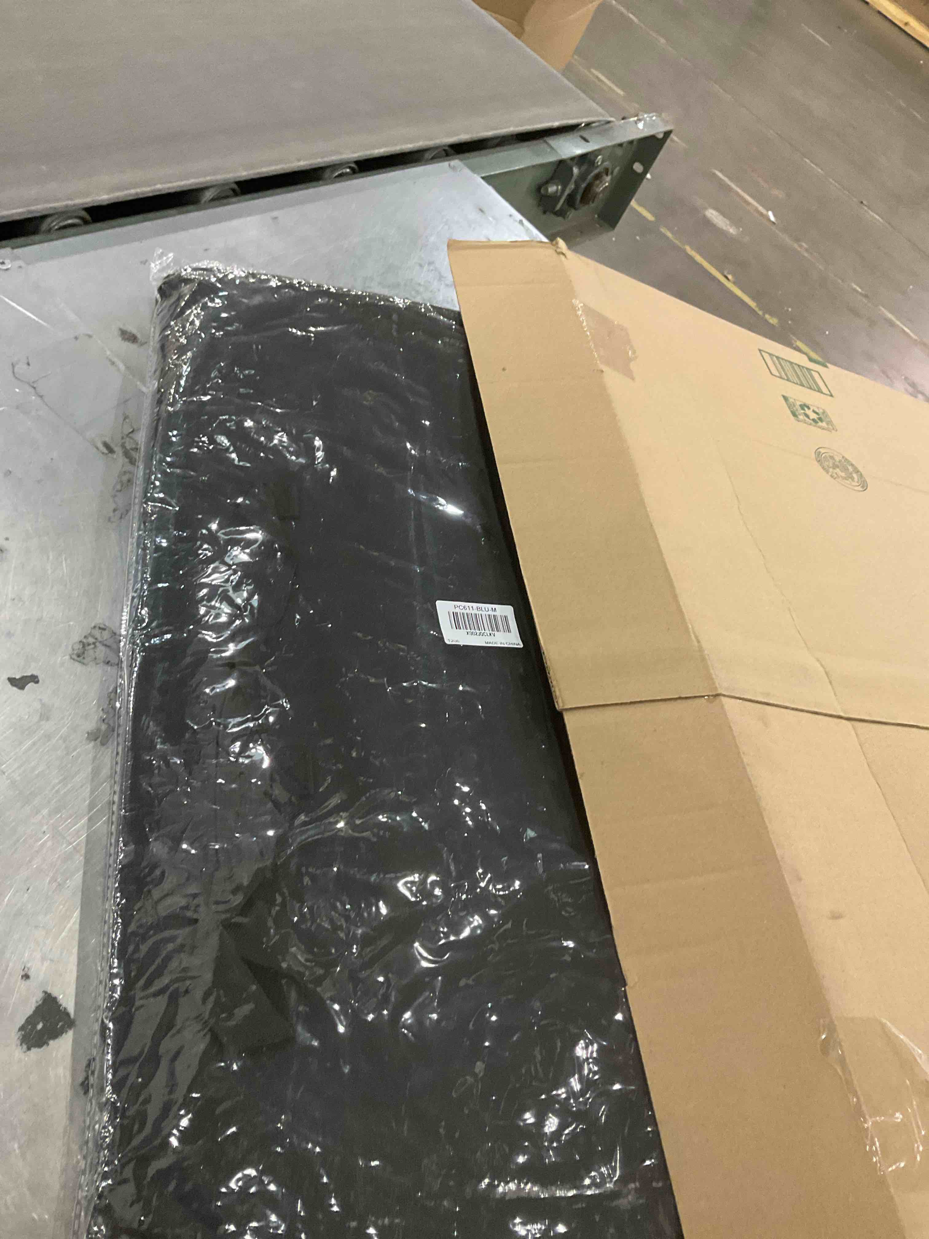 https://s3.amazonaws.com/lotting-images-prod/bidfta/PPE2572423_1744976362286.jpeg