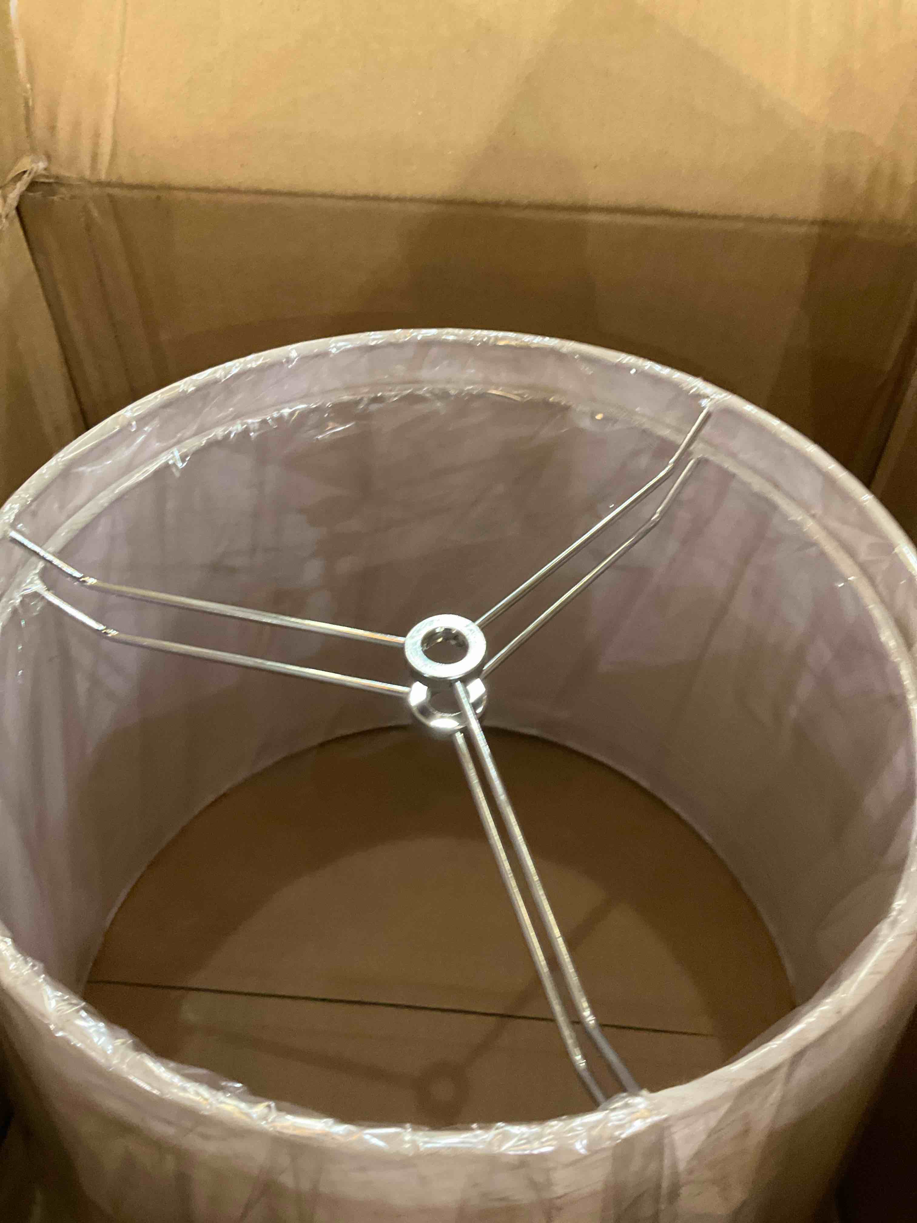 https://s3.amazonaws.com/lotting-images-prod/bidfta/PPE2572634_1744988511151.jpeg