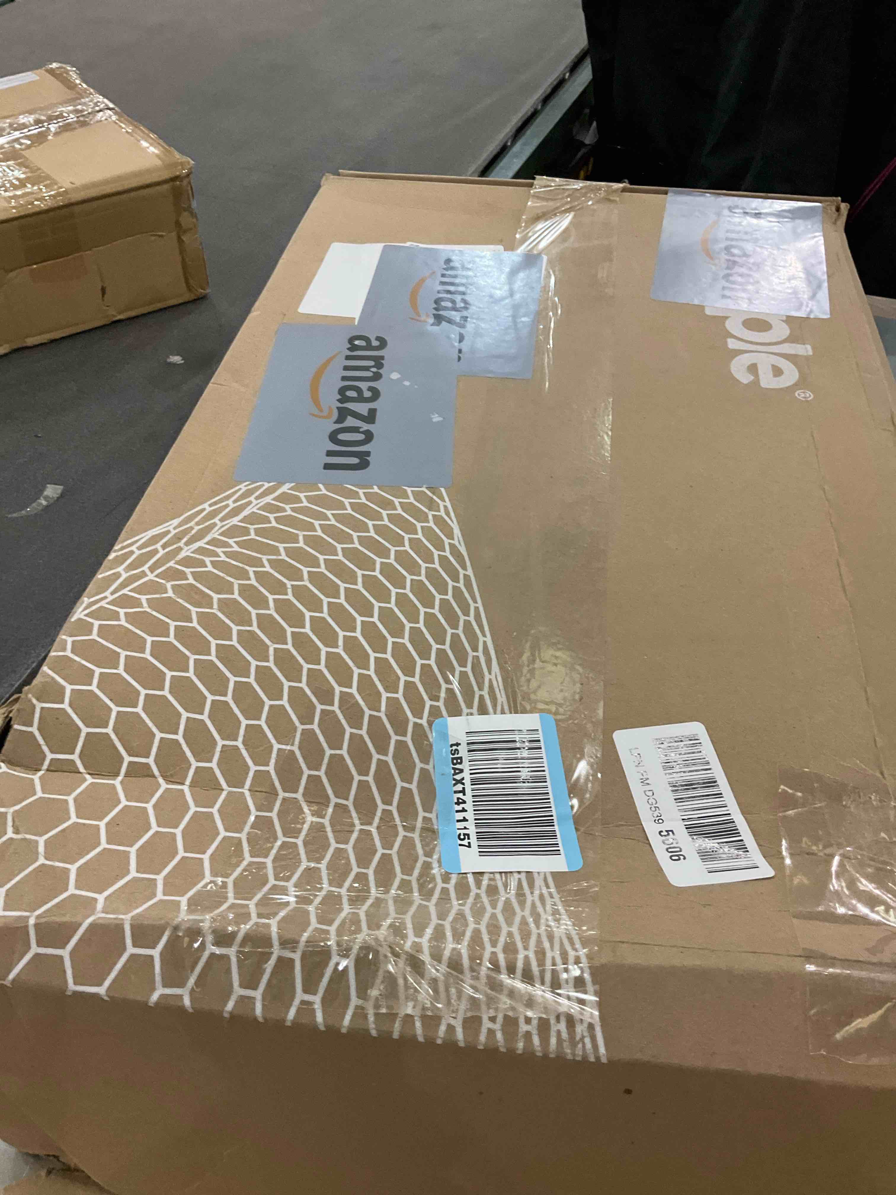 https://s3.amazonaws.com/lotting-images-prod/bidfta/PPE2573508_1745498723350.jpeg