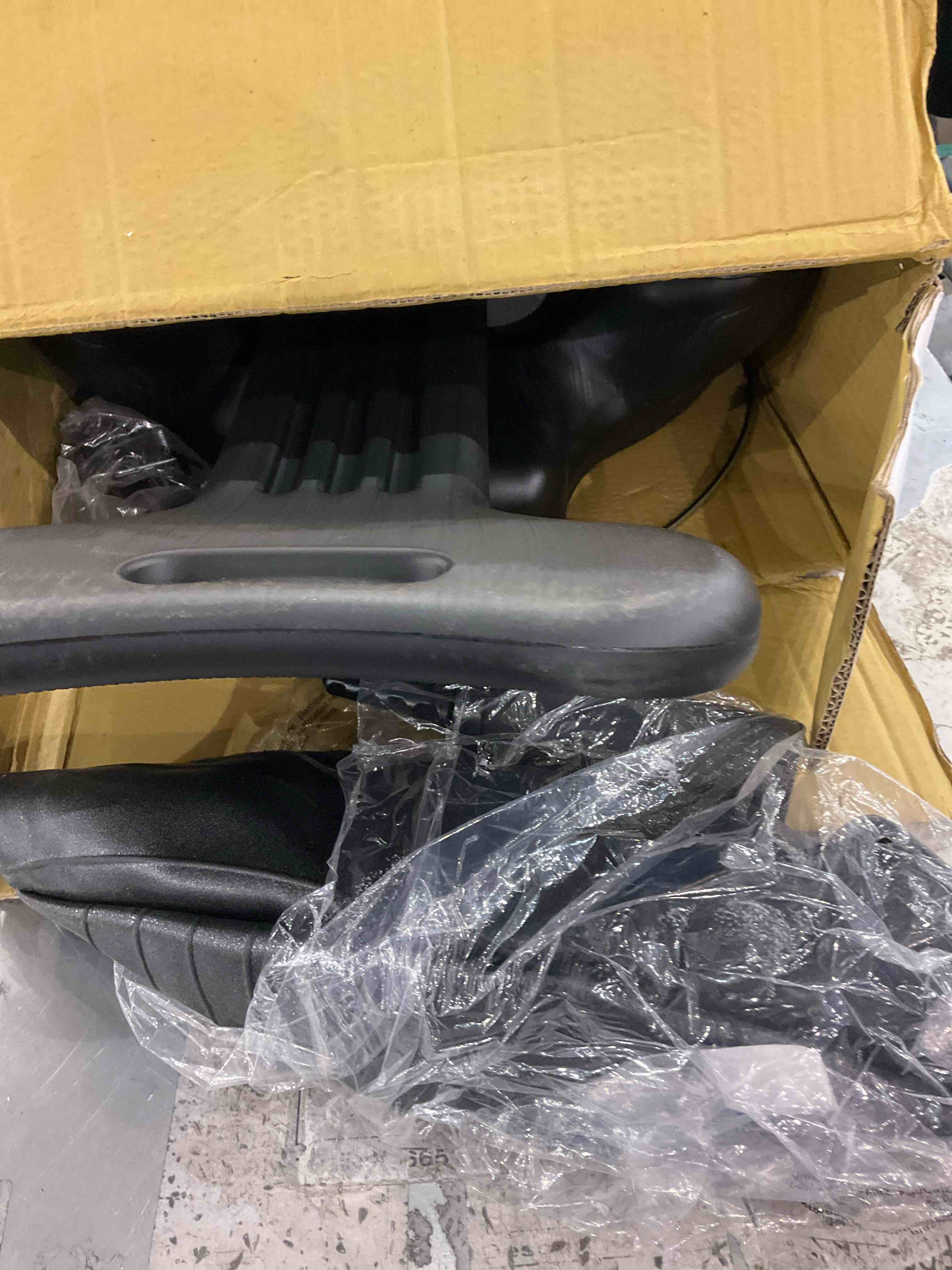 https://s3.amazonaws.com/lotting-images-prod/bidfta/PPE2573509_1745501247599.jpeg