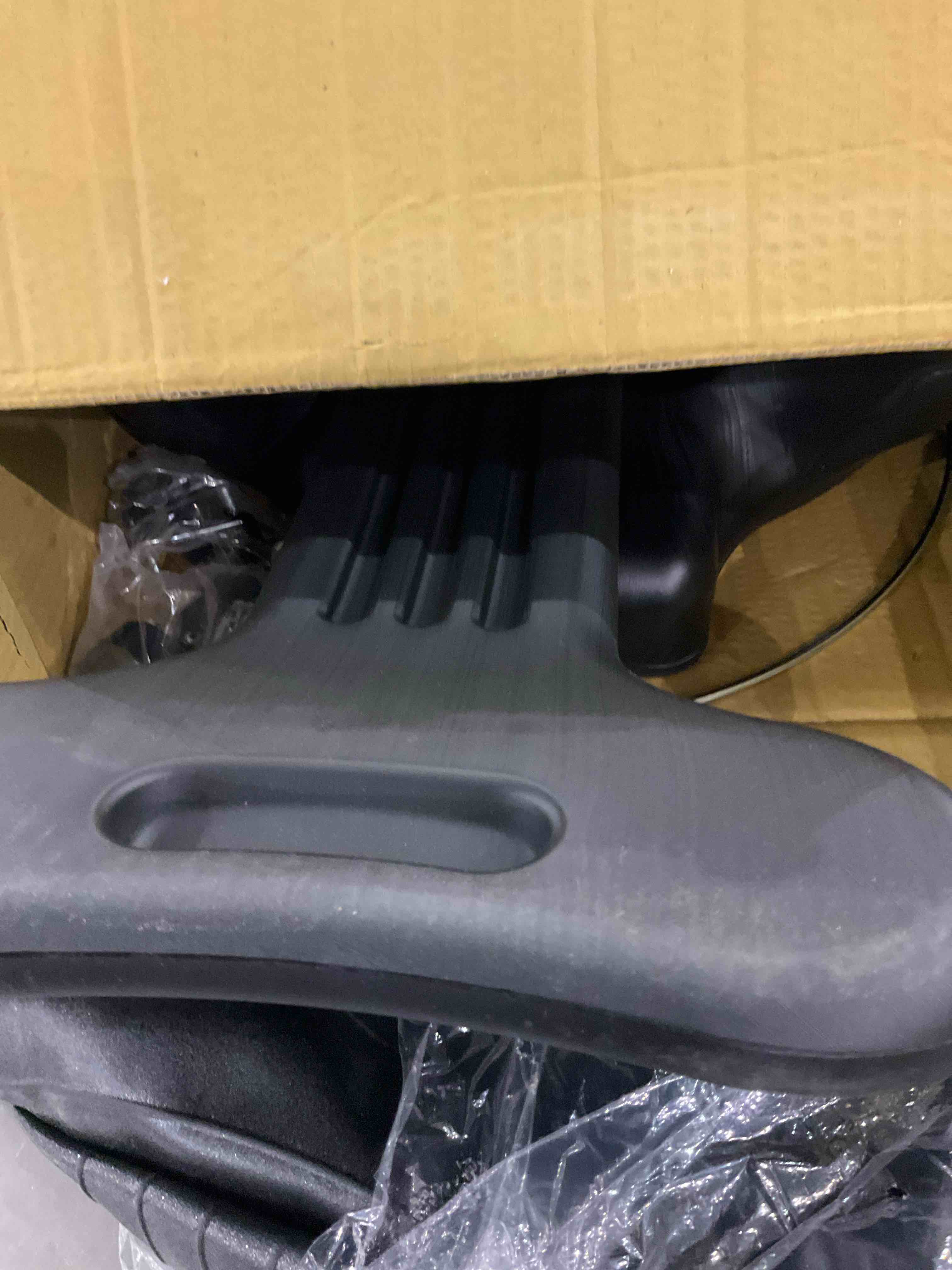 https://s3.amazonaws.com/lotting-images-prod/bidfta/PPE2573509_1745501249585.jpeg